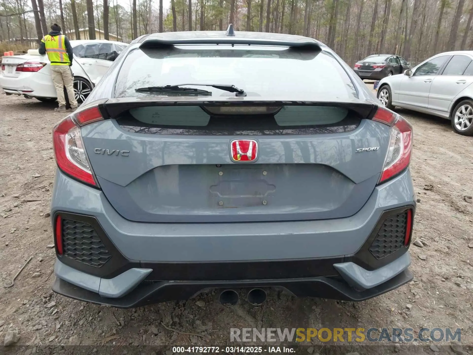 17 Photograph of a damaged car SHHFK7G42KU219115 HONDA CIVIC 2019