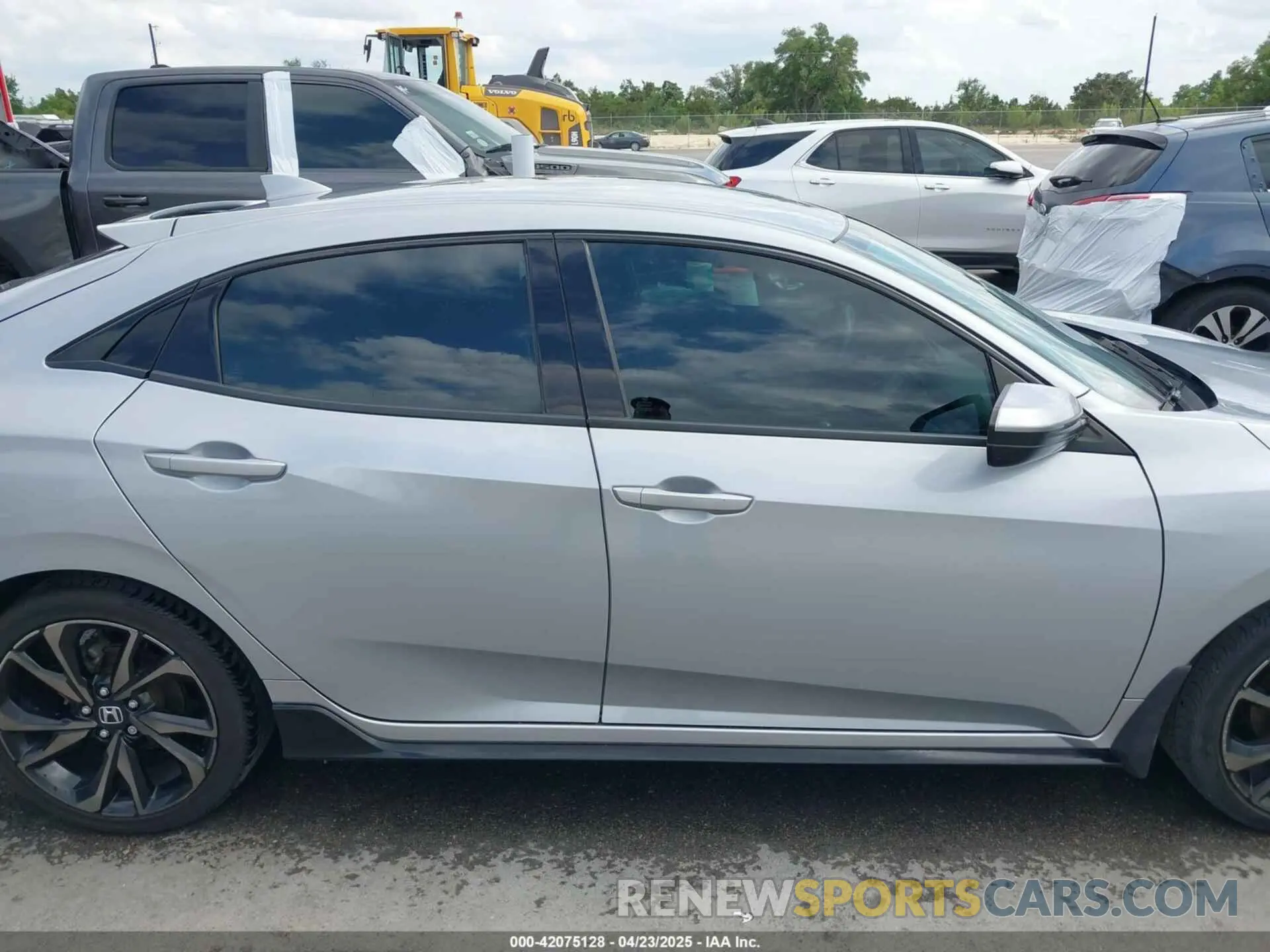 13 Photograph of a damaged car SHHFK7G46KU212068 HONDA CIVIC 2019