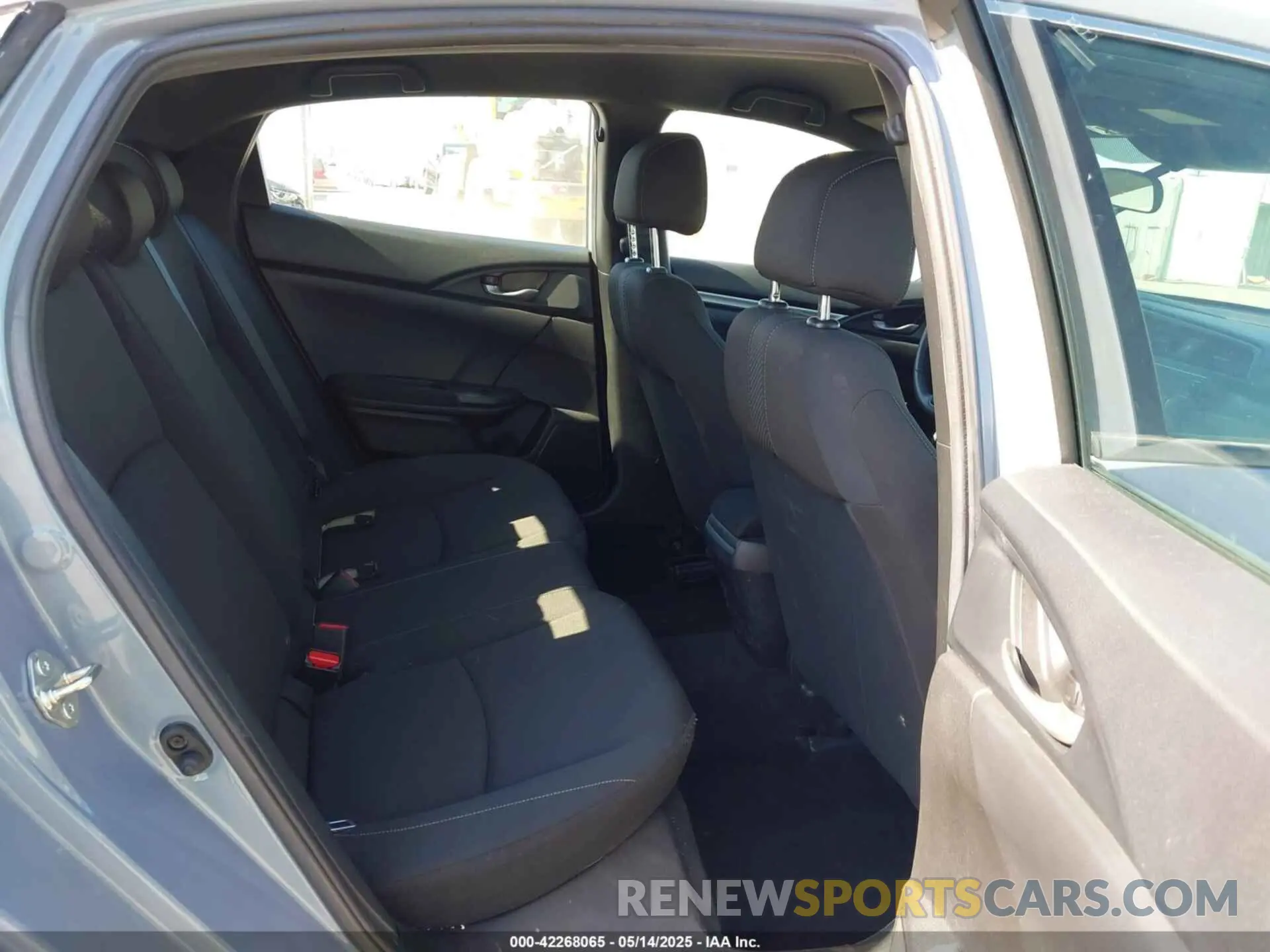 8 Photograph of a damaged car SHHFK7H32KU217449 HONDA CIVIC 2019