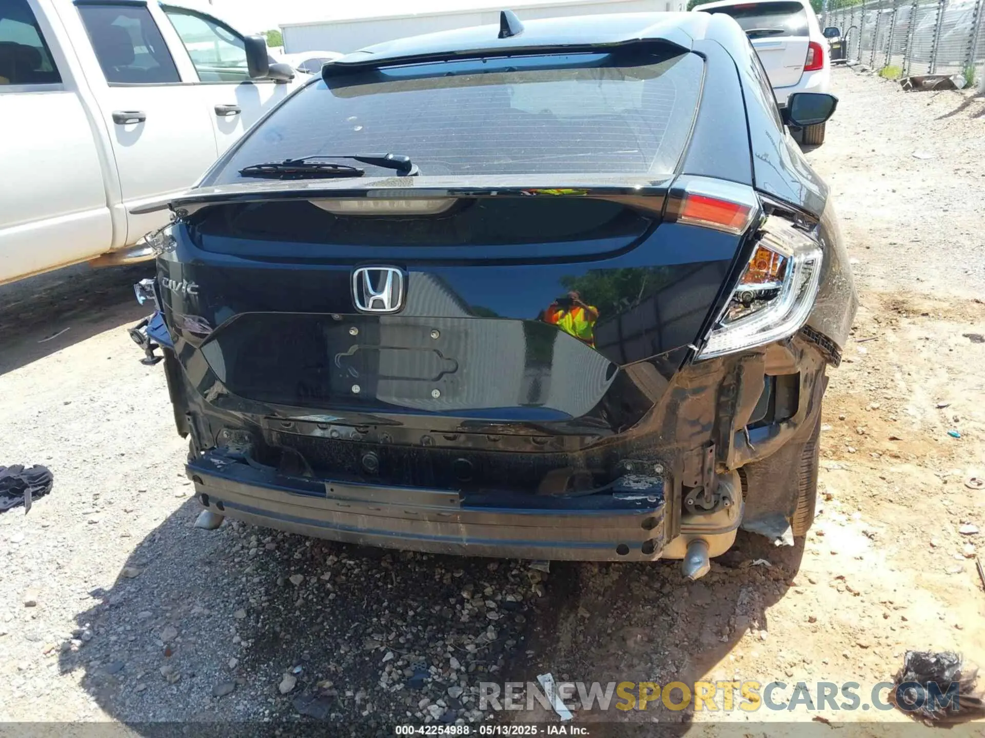 17 Photograph of a damaged car SHHFK7H35KU227926 HONDA CIVIC 2019