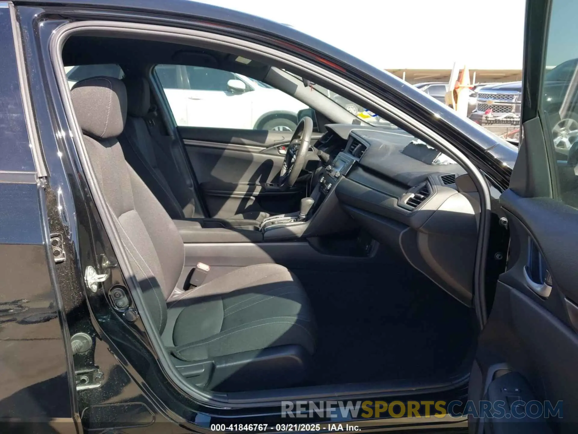 5 Photograph of a damaged car SHHFK7H37KU228365 HONDA CIVIC 2019