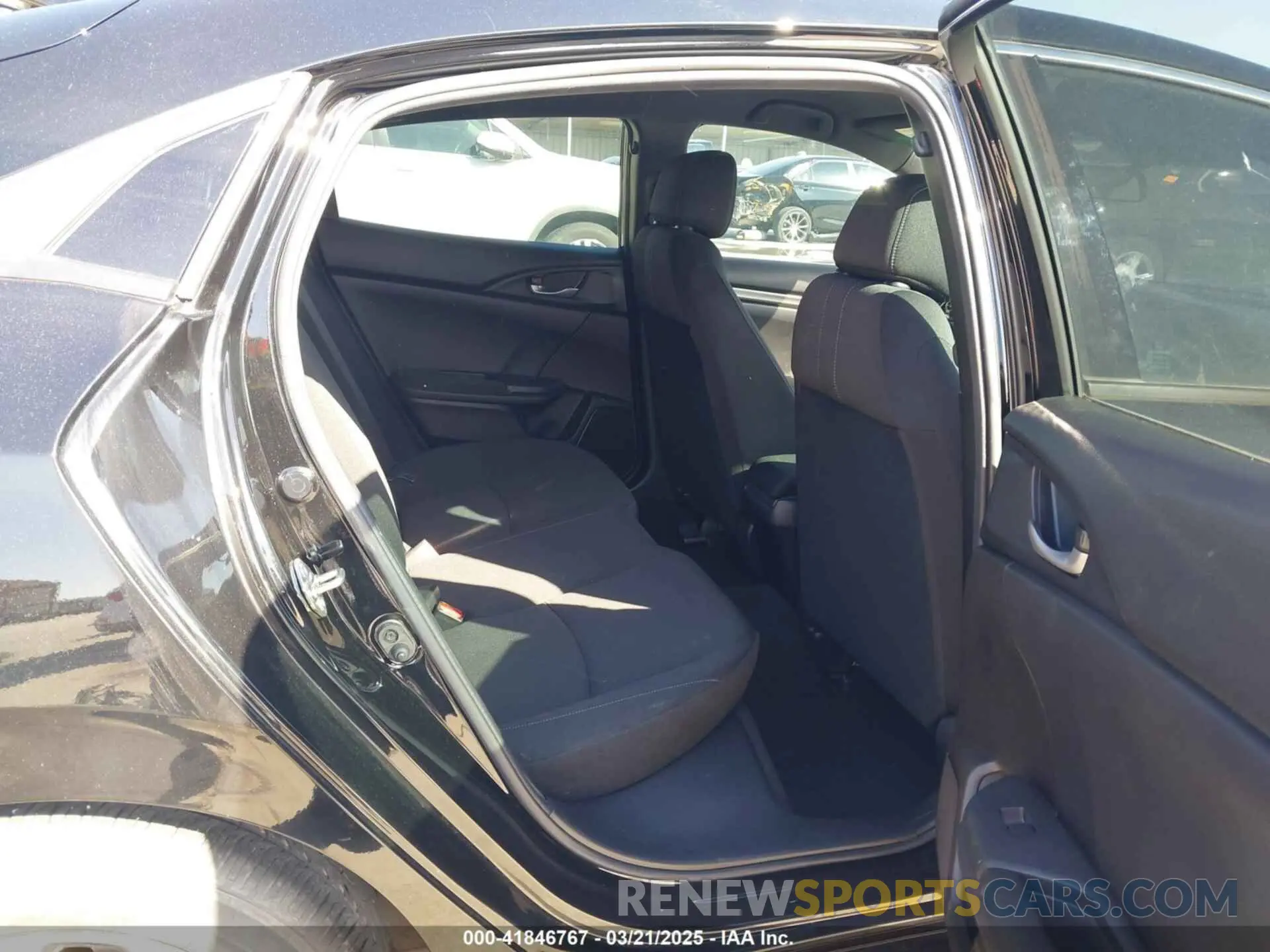 8 Photograph of a damaged car SHHFK7H37KU228365 HONDA CIVIC 2019