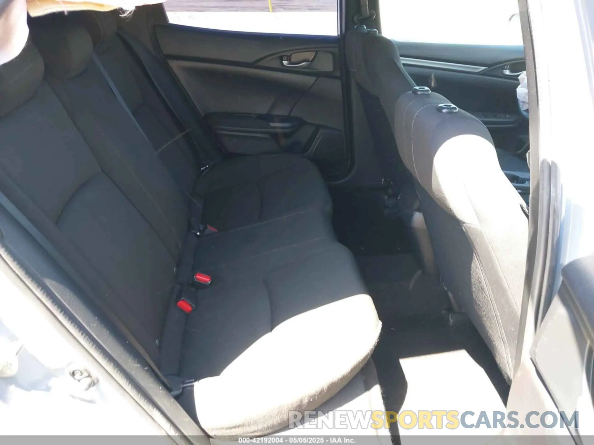 8 Photograph of a damaged car SHHFK7H39KU414117 HONDA CIVIC 2019