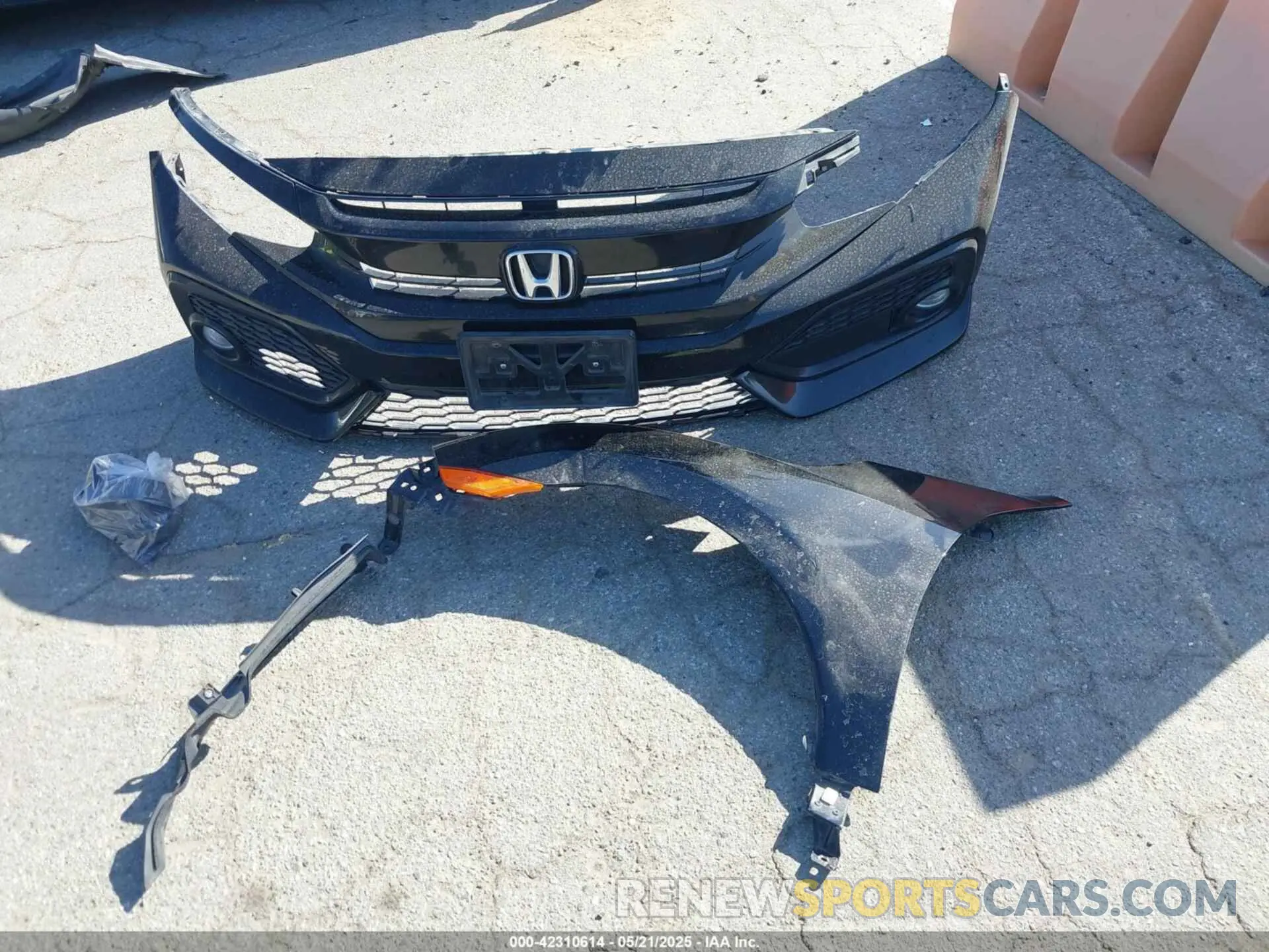 12 Photograph of a damaged car SHHFK7H40KU415472 HONDA CIVIC 2019