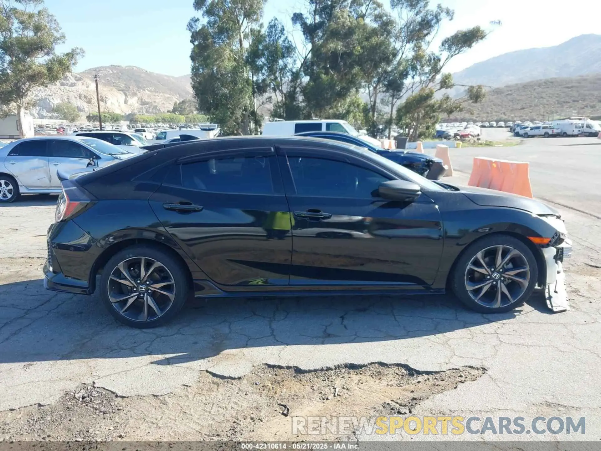 14 Photograph of a damaged car SHHFK7H40KU415472 HONDA CIVIC 2019