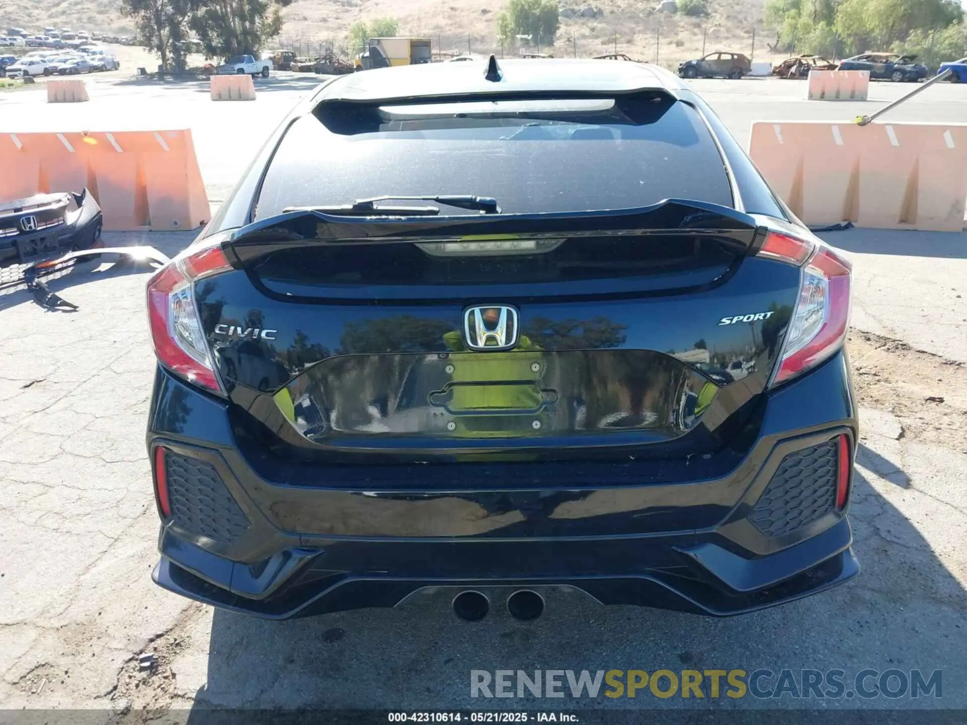 17 Photograph of a damaged car SHHFK7H40KU415472 HONDA CIVIC 2019