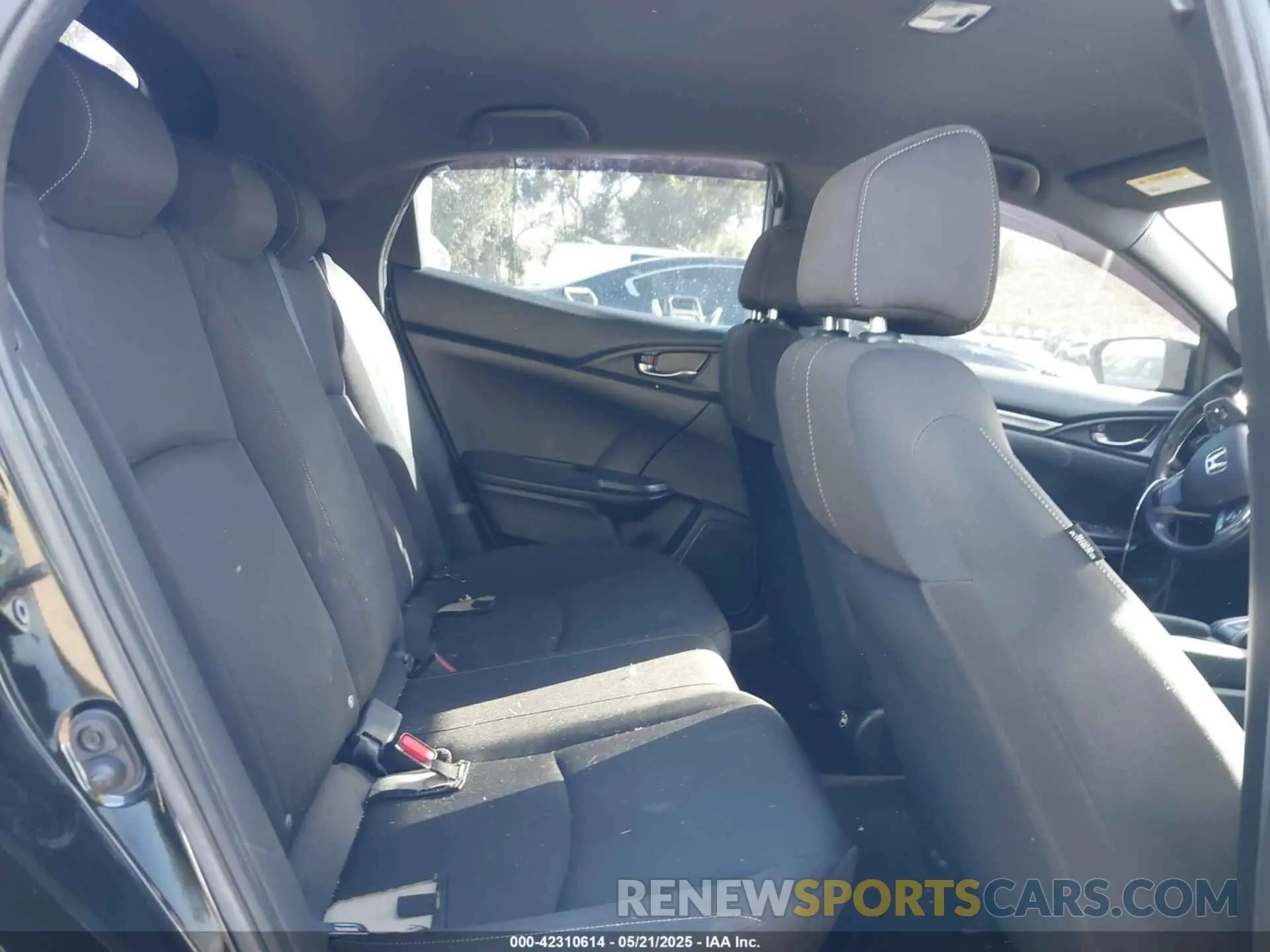8 Photograph of a damaged car SHHFK7H40KU415472 HONDA CIVIC 2019