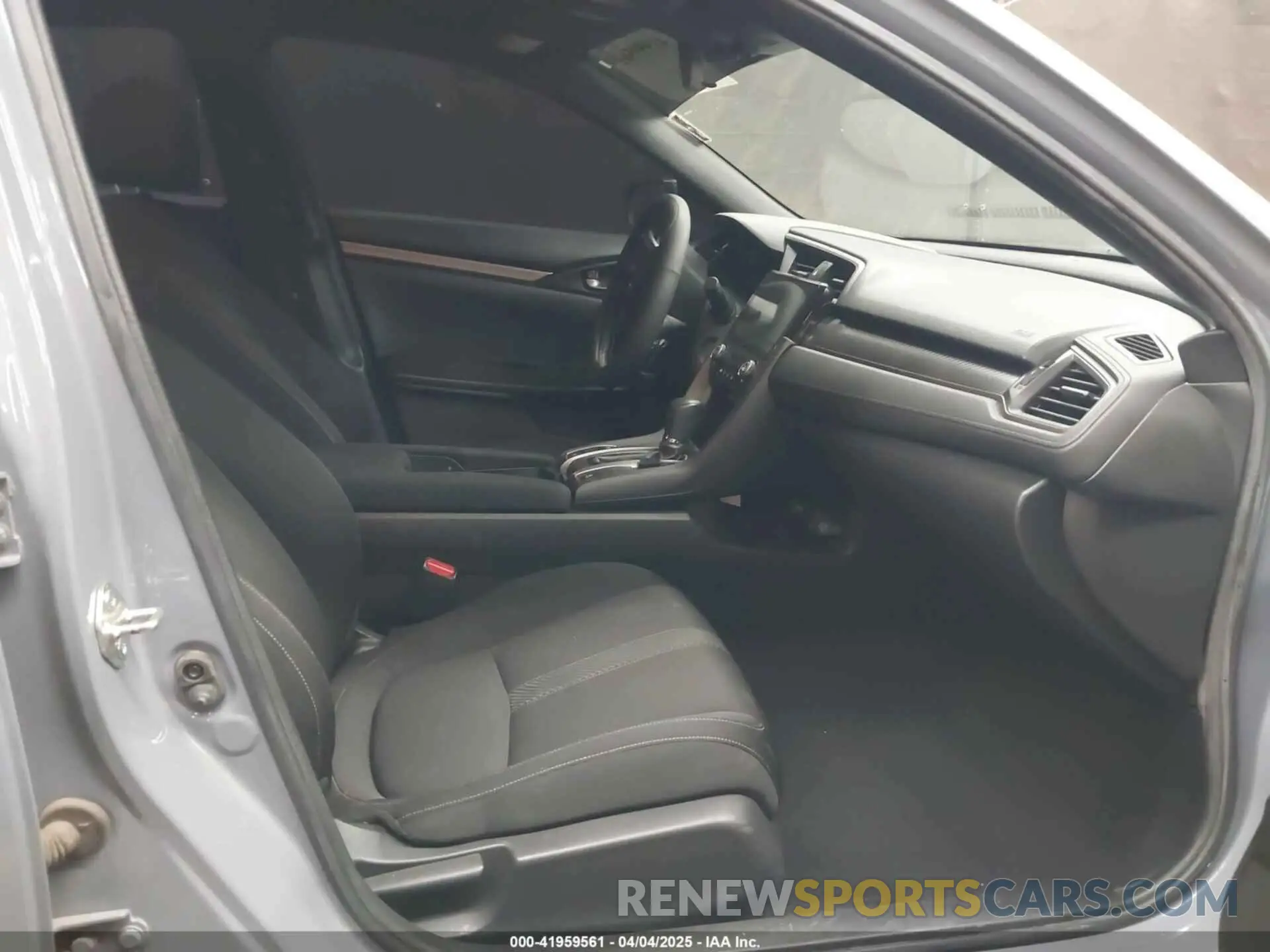 5 Photograph of a damaged car SHHFK7H44KU227120 HONDA CIVIC 2019
