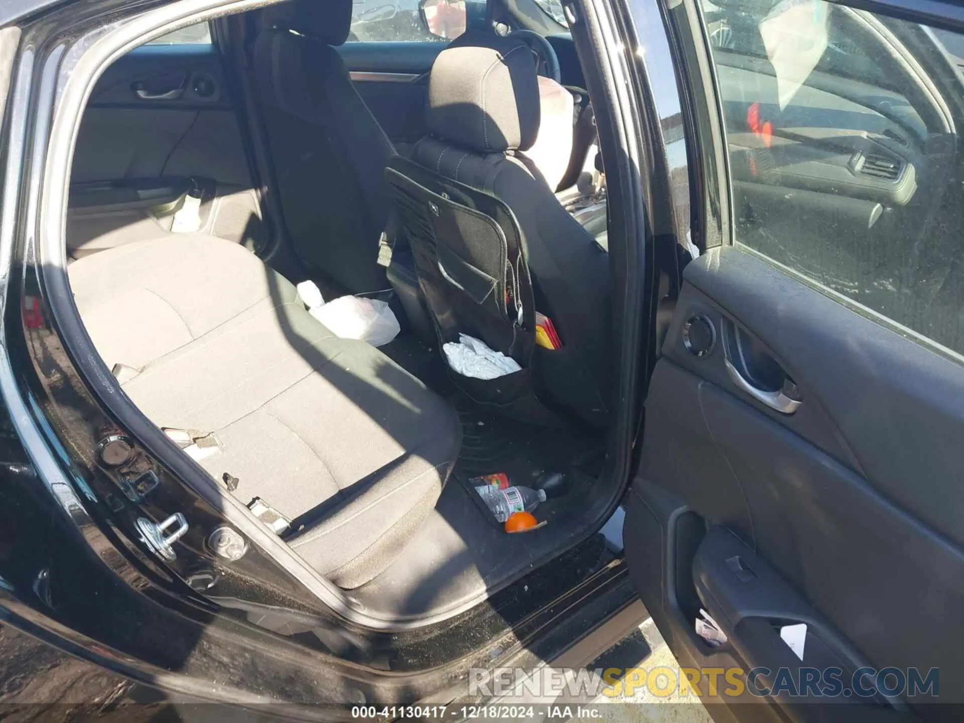 8 Photograph of a damaged car SHHFK7H60KU413304 HONDA CIVIC 2019