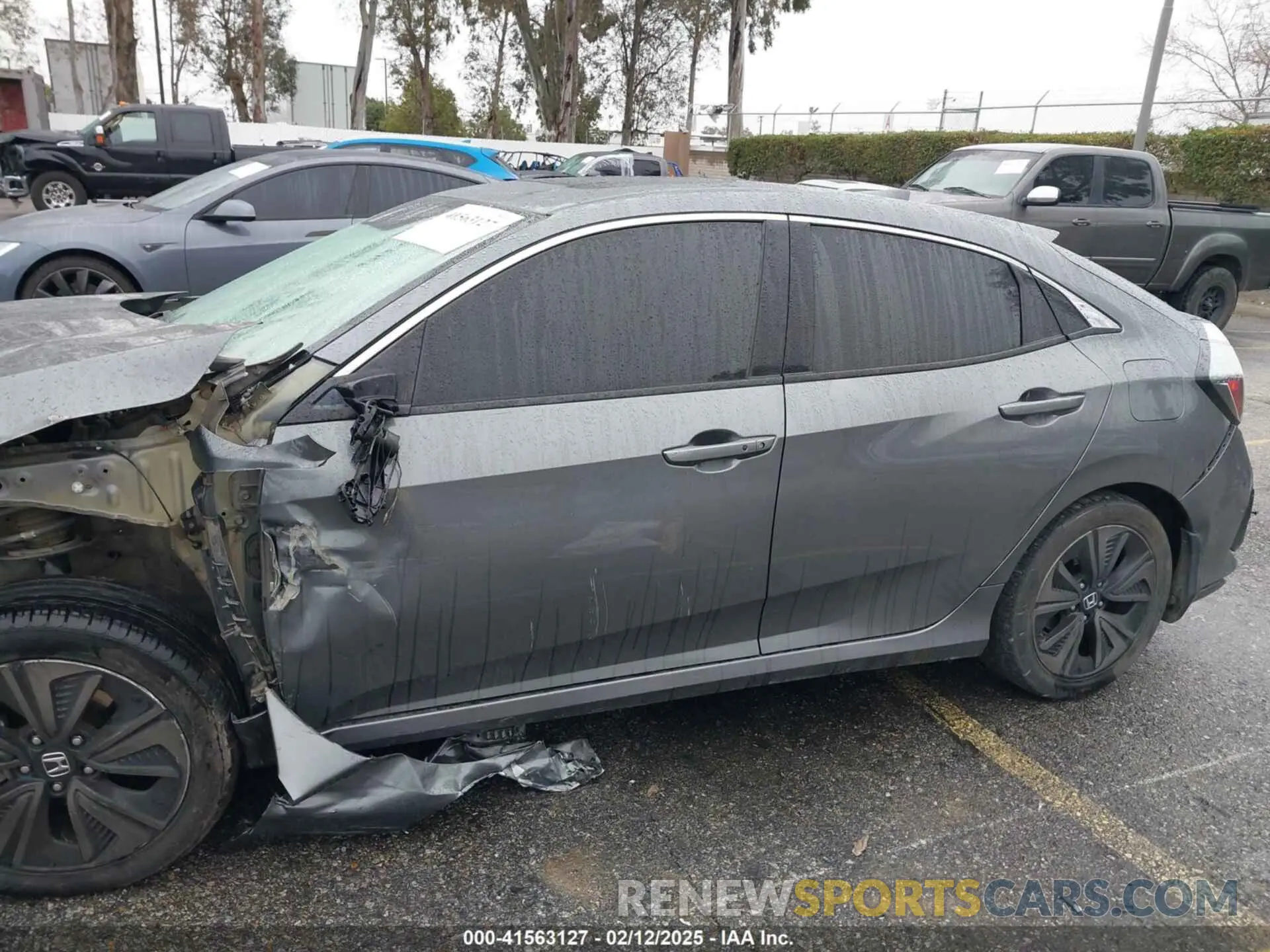 17 Photograph of a damaged car SHHFK7H61KU402618 HONDA CIVIC 2019