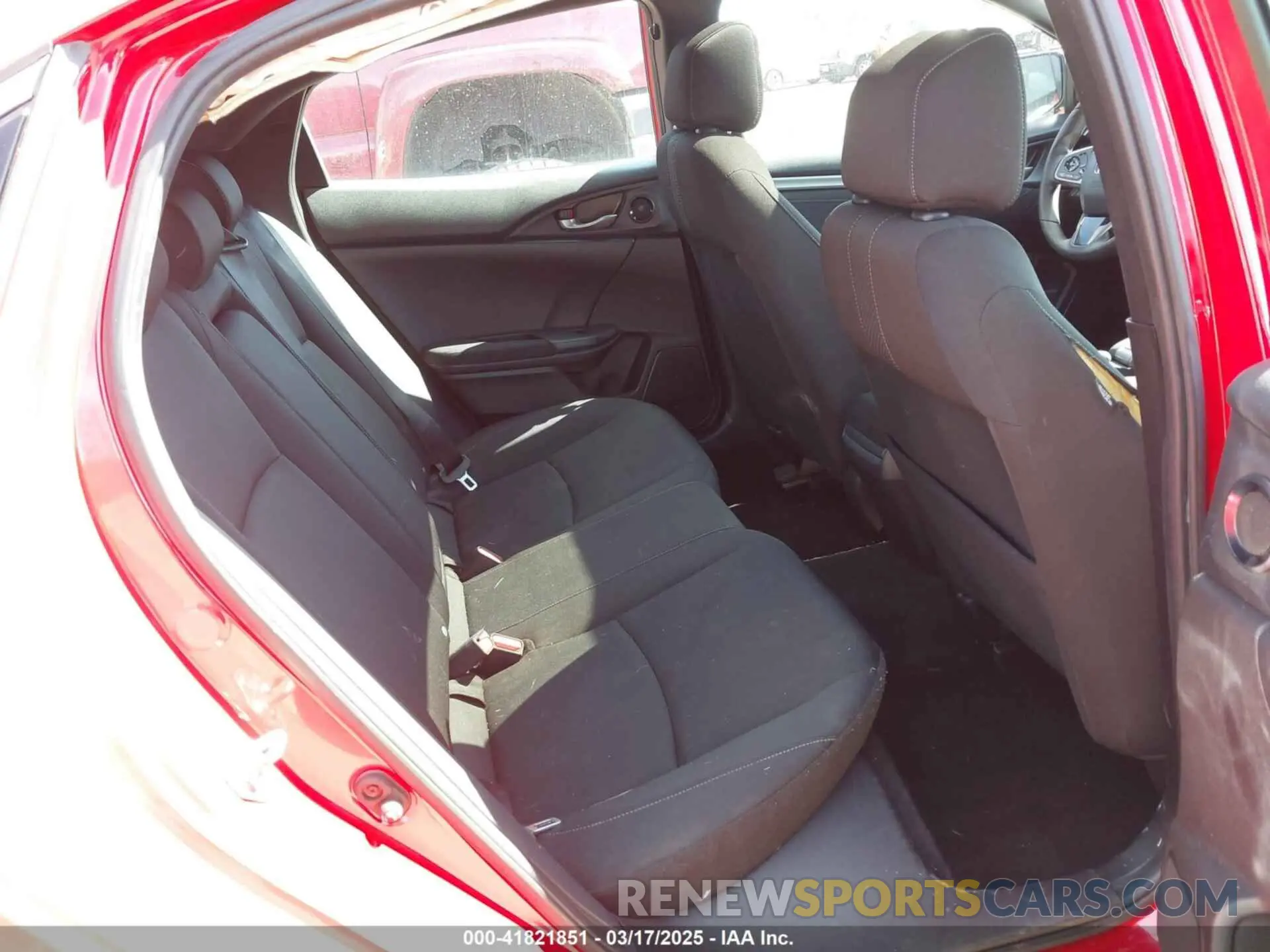 8 Photograph of a damaged car SHHFK7H62KU214898 HONDA CIVIC 2019