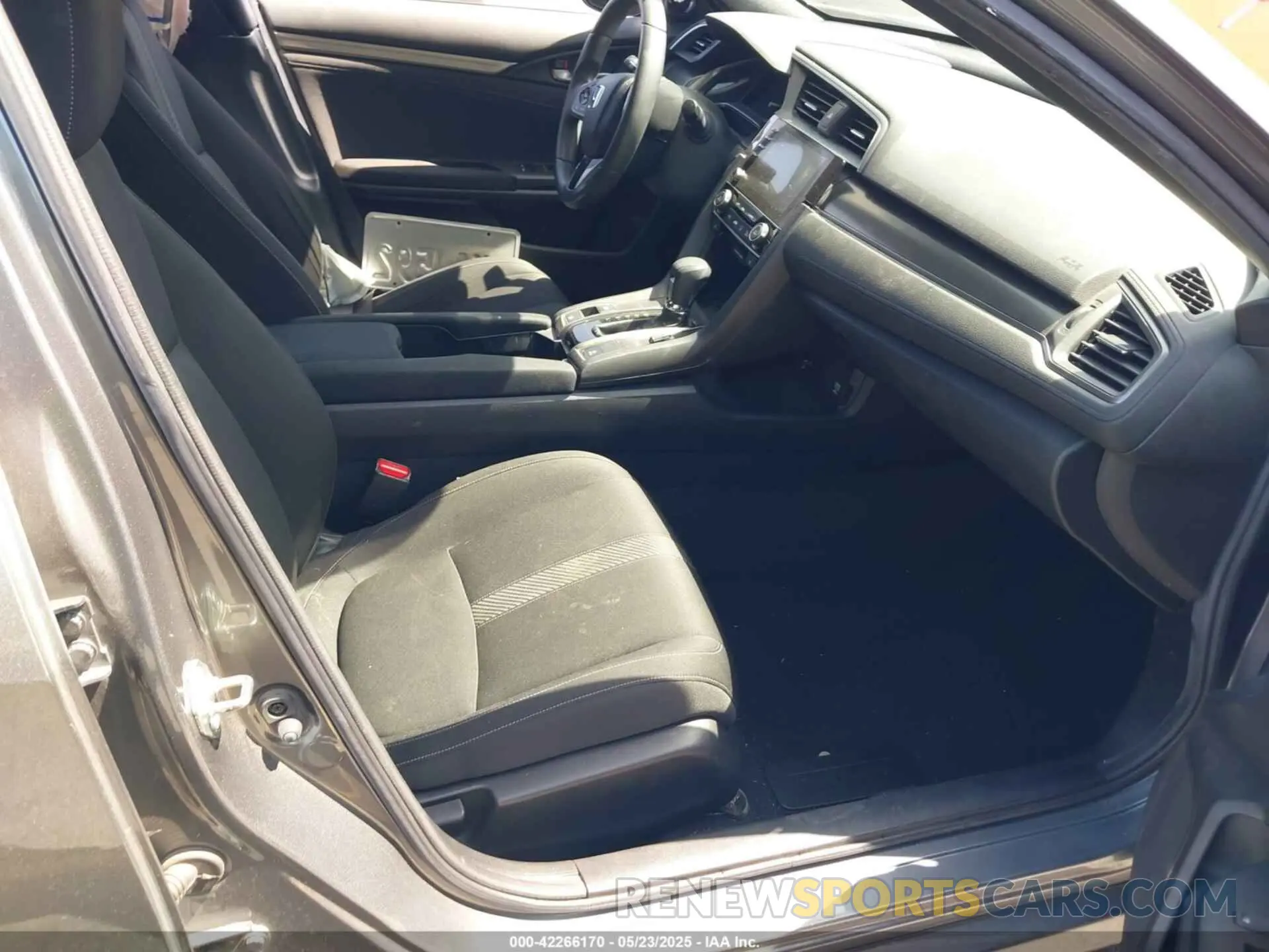 5 Photograph of a damaged car SHHFK7H62KU410632 HONDA CIVIC 2019