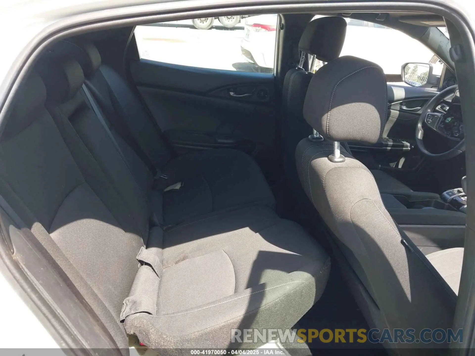 8 Photograph of a damaged car SHHFK7H62KU422196 HONDA CIVIC 2019