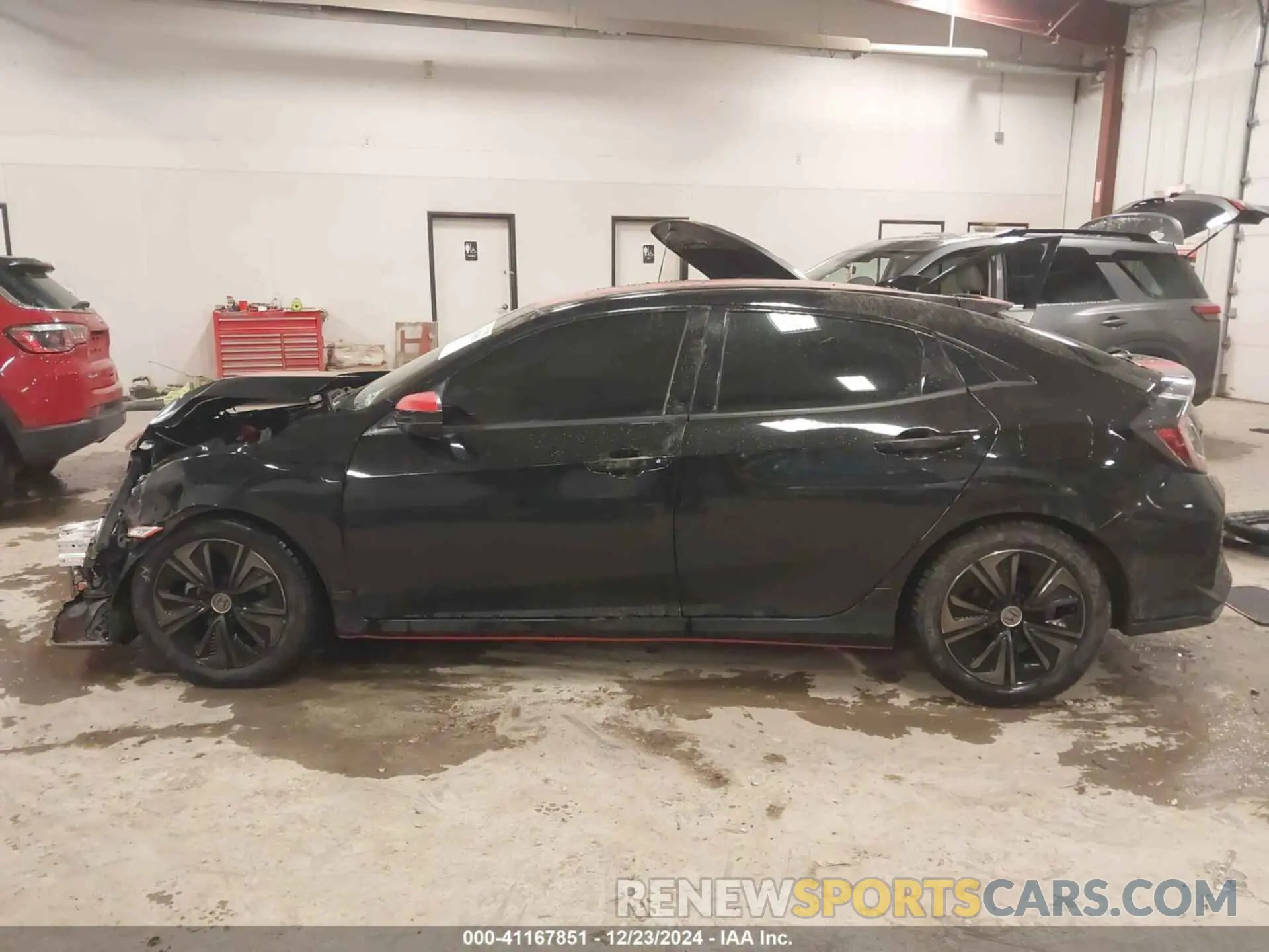14 Photograph of a damaged car SHHFK7H65KU226575 HONDA CIVIC 2019
