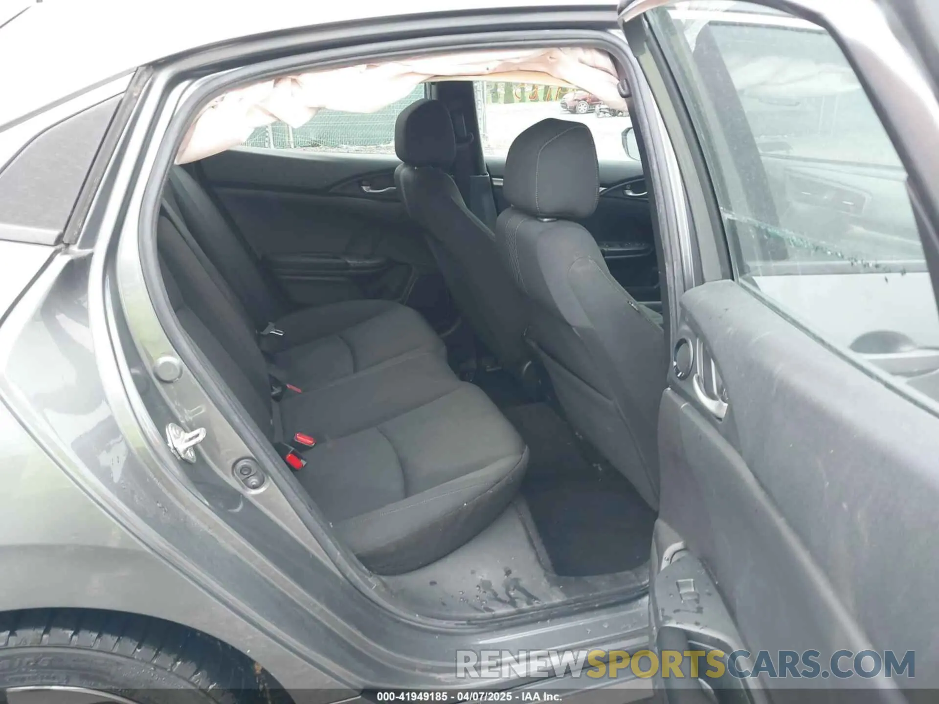 8 Photograph of a damaged car SHHFK7H66KU206562 HONDA CIVIC 2019