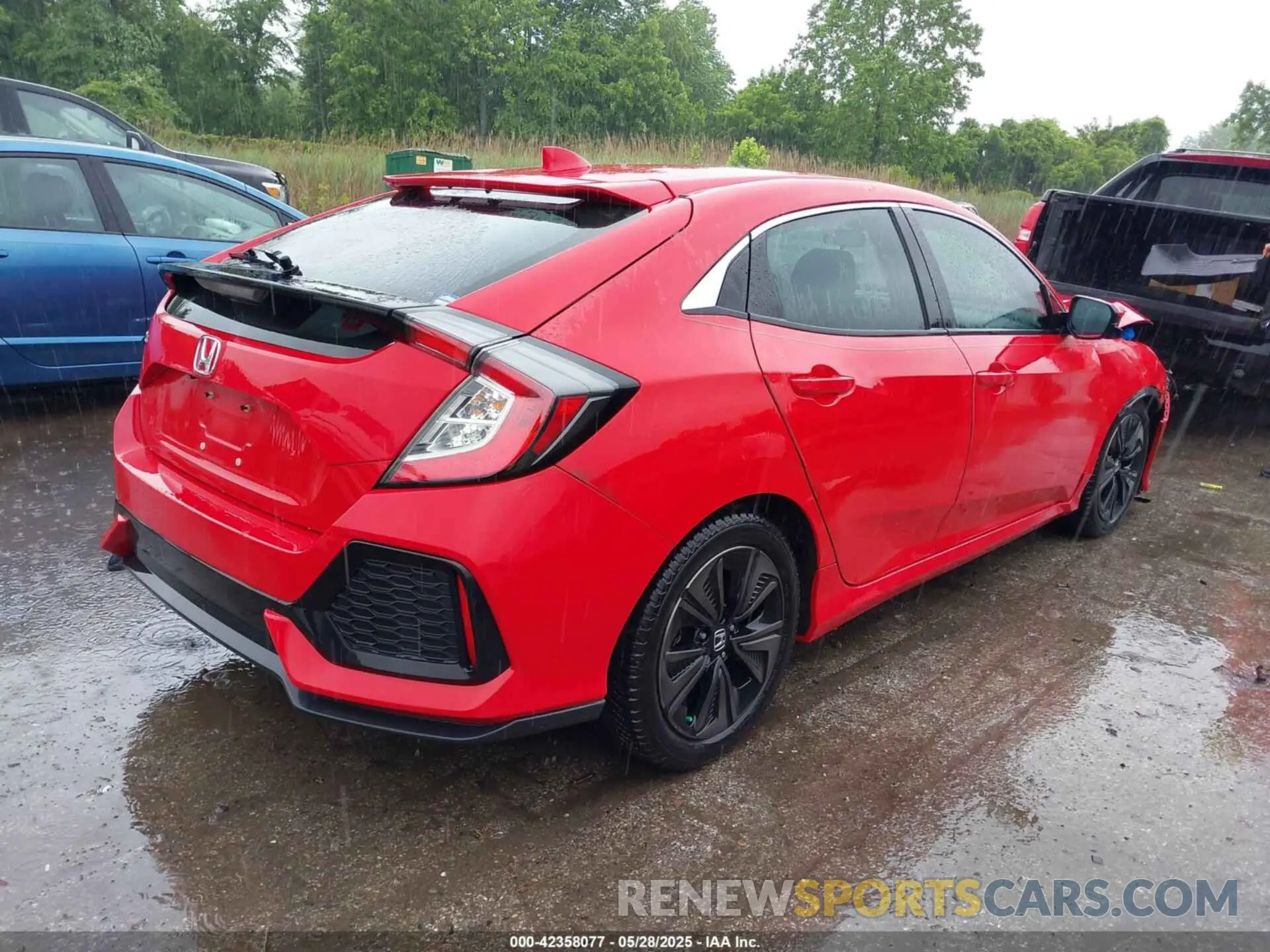 4 Photograph of a damaged car SHHFK7H66KU418572 HONDA CIVIC 2019