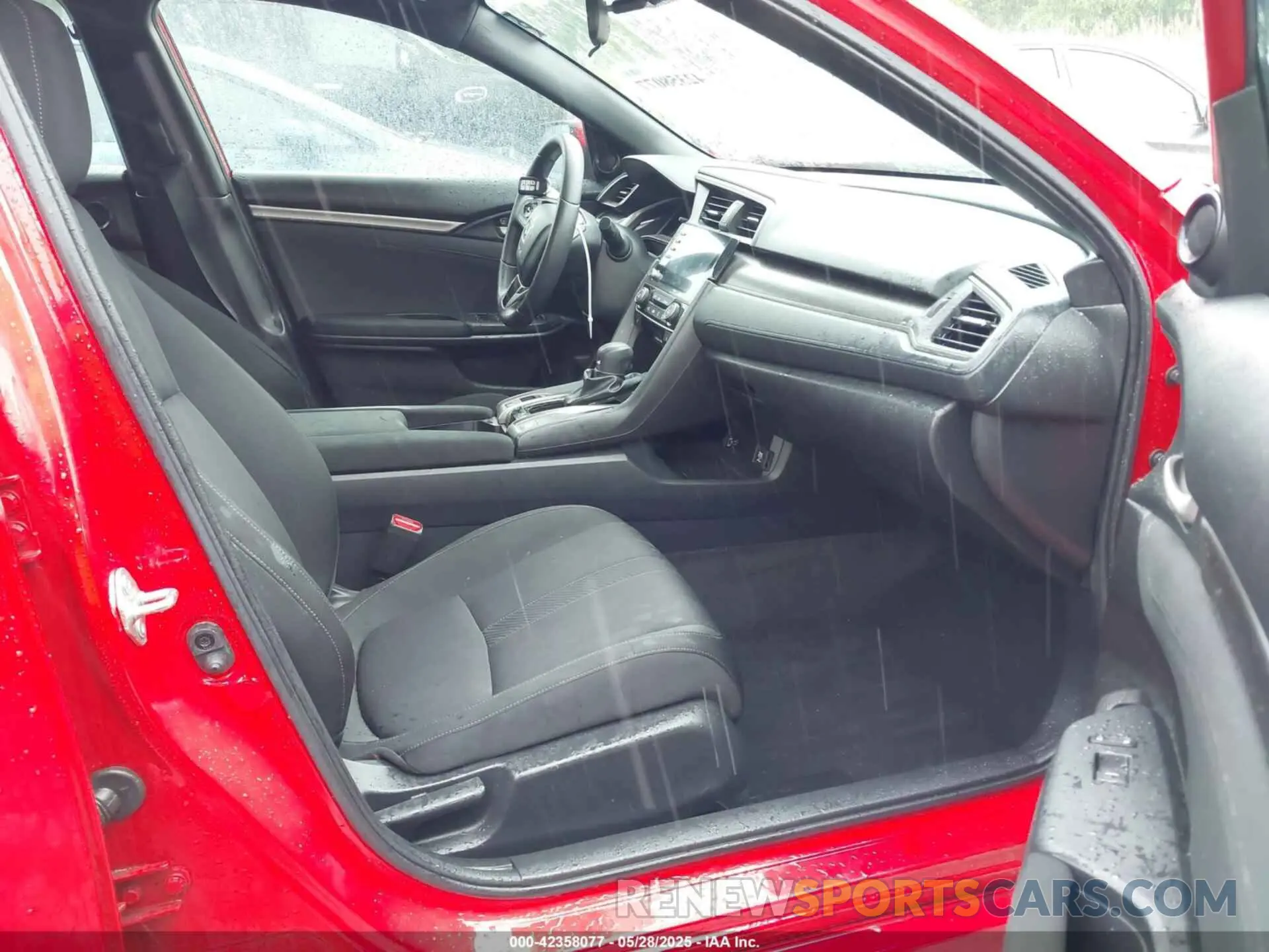 5 Photograph of a damaged car SHHFK7H66KU418572 HONDA CIVIC 2019