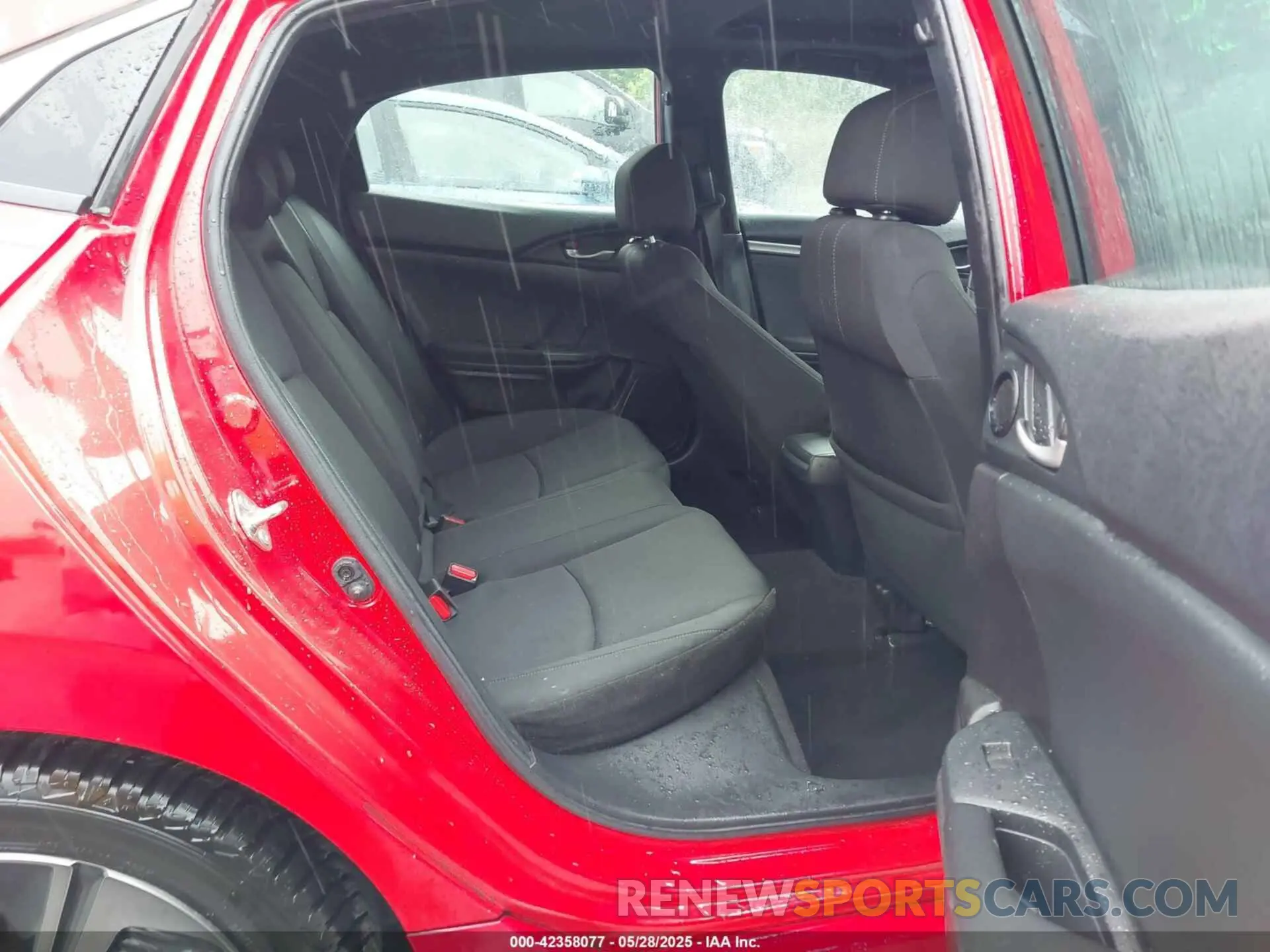 8 Photograph of a damaged car SHHFK7H66KU418572 HONDA CIVIC 2019