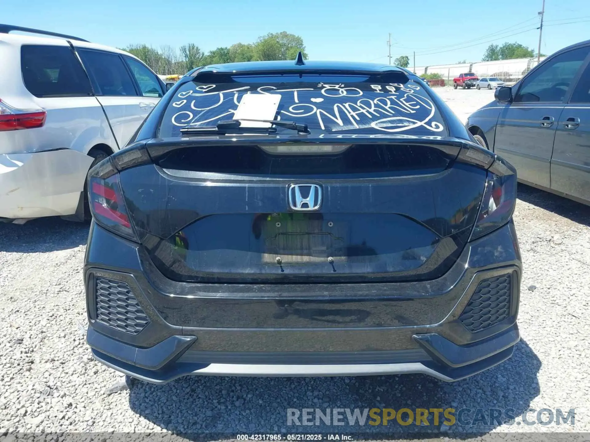 16 Photograph of a damaged car SHHFK7H67KU200639 HONDA CIVIC 2019