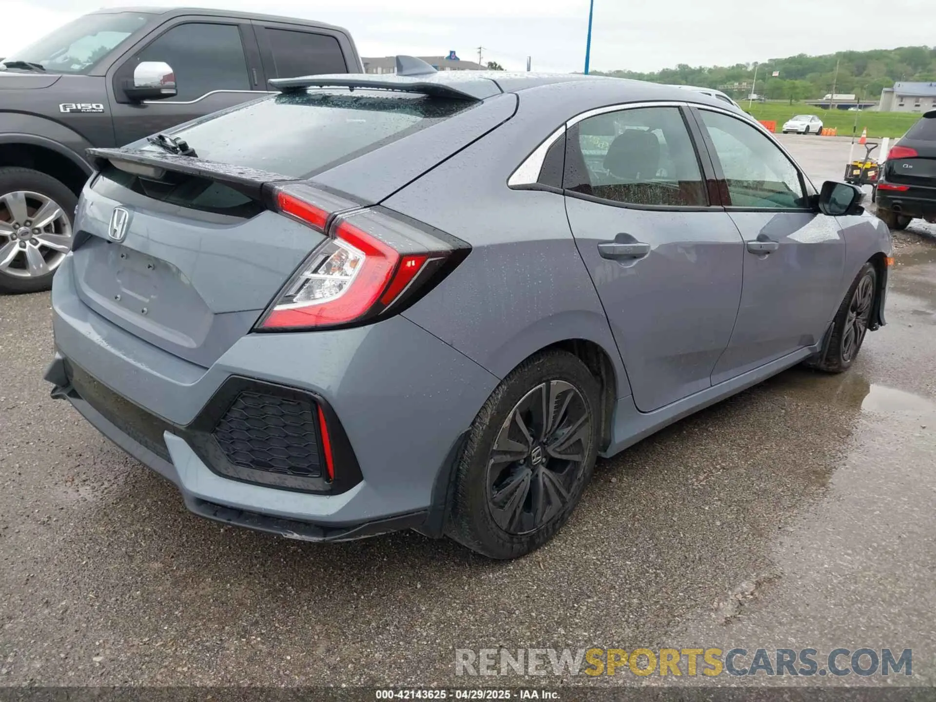 4 Photograph of a damaged car SHHFK7H67KU206800 HONDA CIVIC 2019