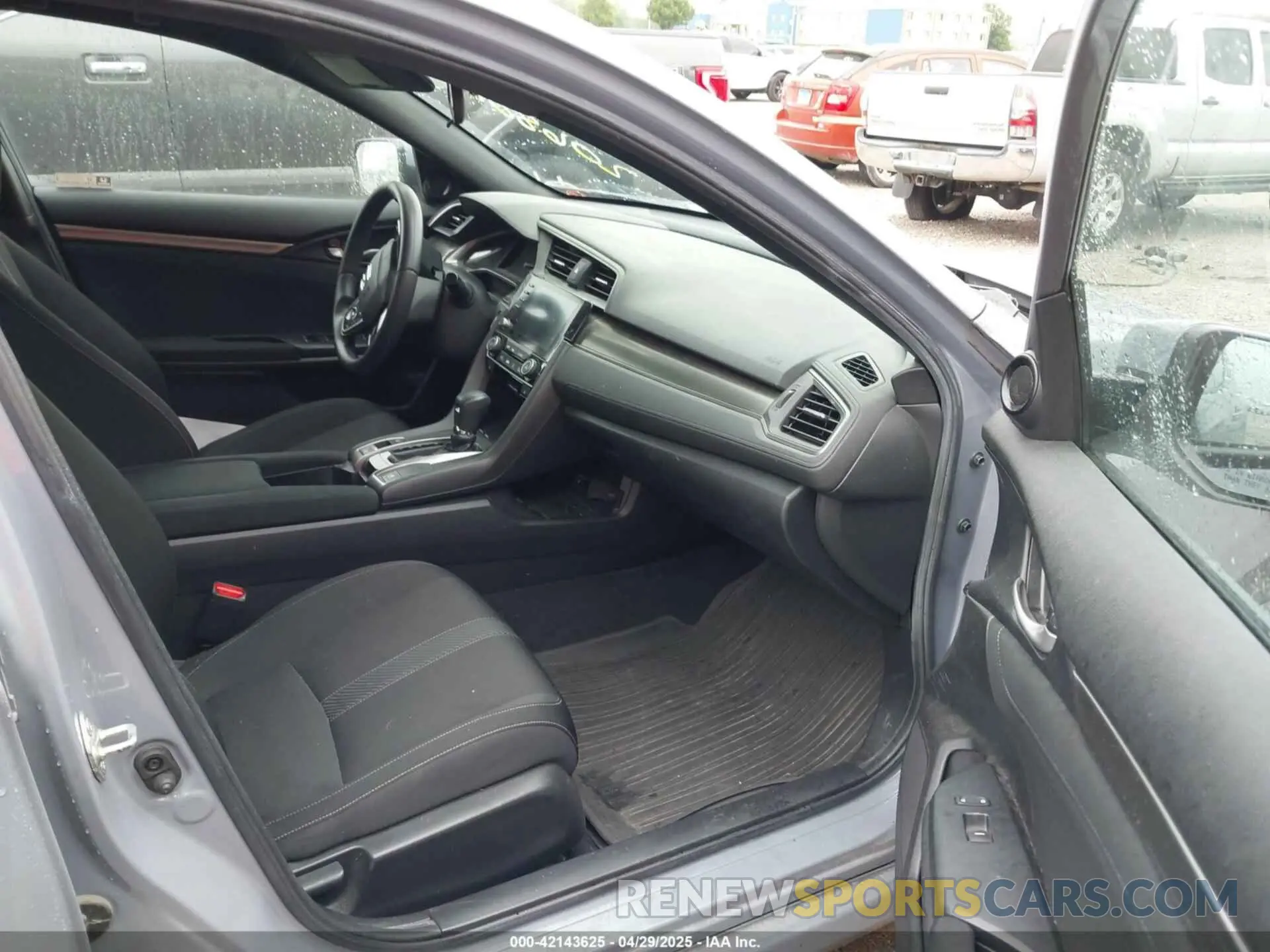 5 Photograph of a damaged car SHHFK7H67KU206800 HONDA CIVIC 2019