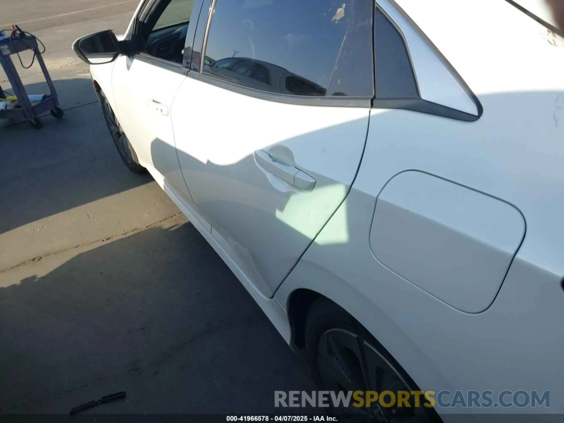 14 Photograph of a damaged car SHHFK7H67KU419052 HONDA CIVIC 2019