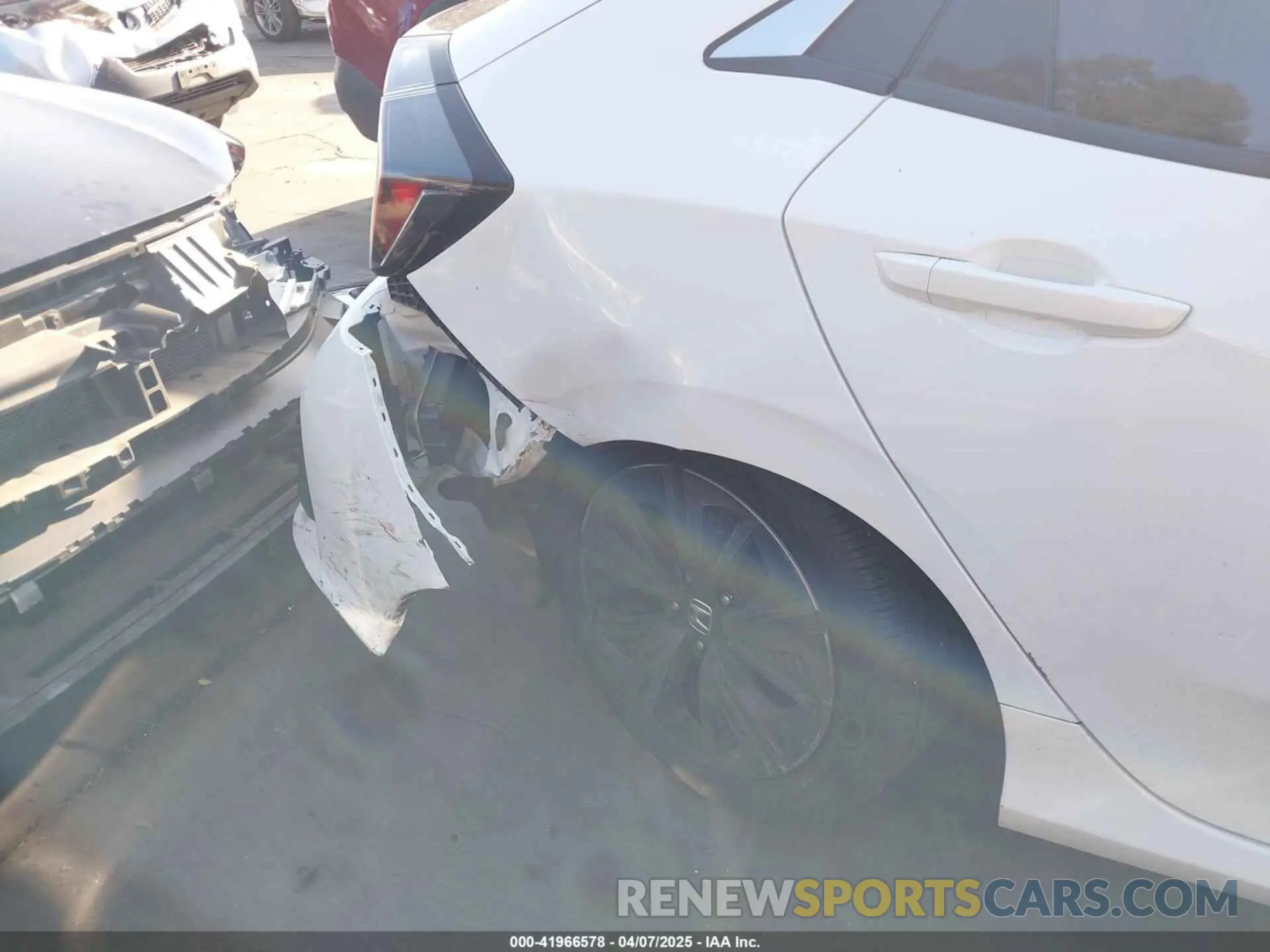 6 Photograph of a damaged car SHHFK7H67KU419052 HONDA CIVIC 2019