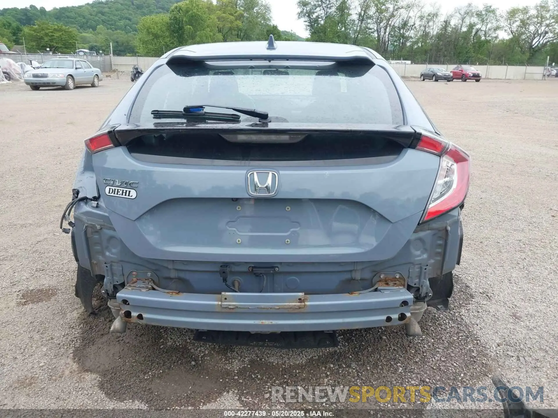 17 Photograph of a damaged car SHHFK7H68KU209964 HONDA CIVIC 2019