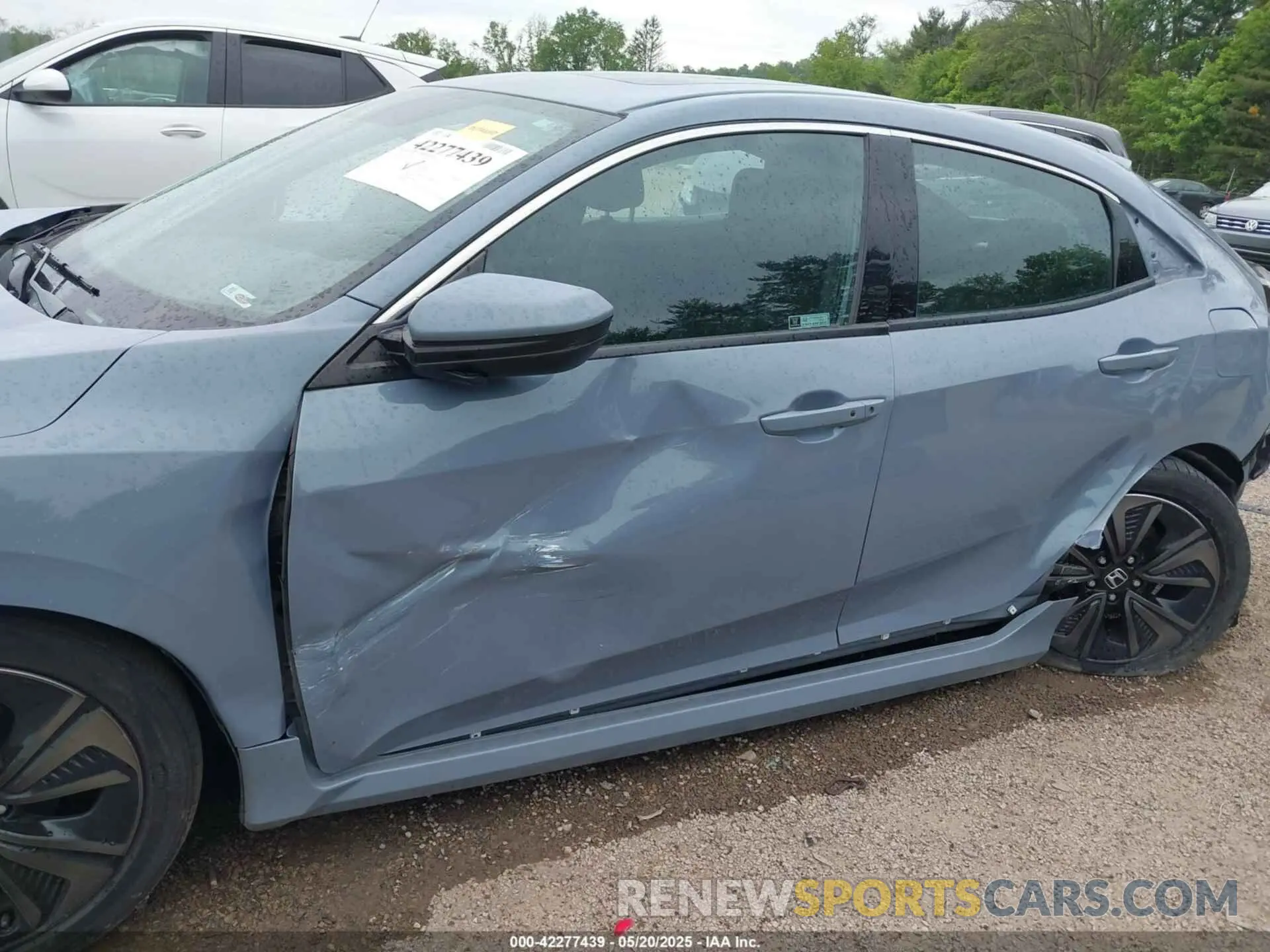 18 Photograph of a damaged car SHHFK7H68KU209964 HONDA CIVIC 2019