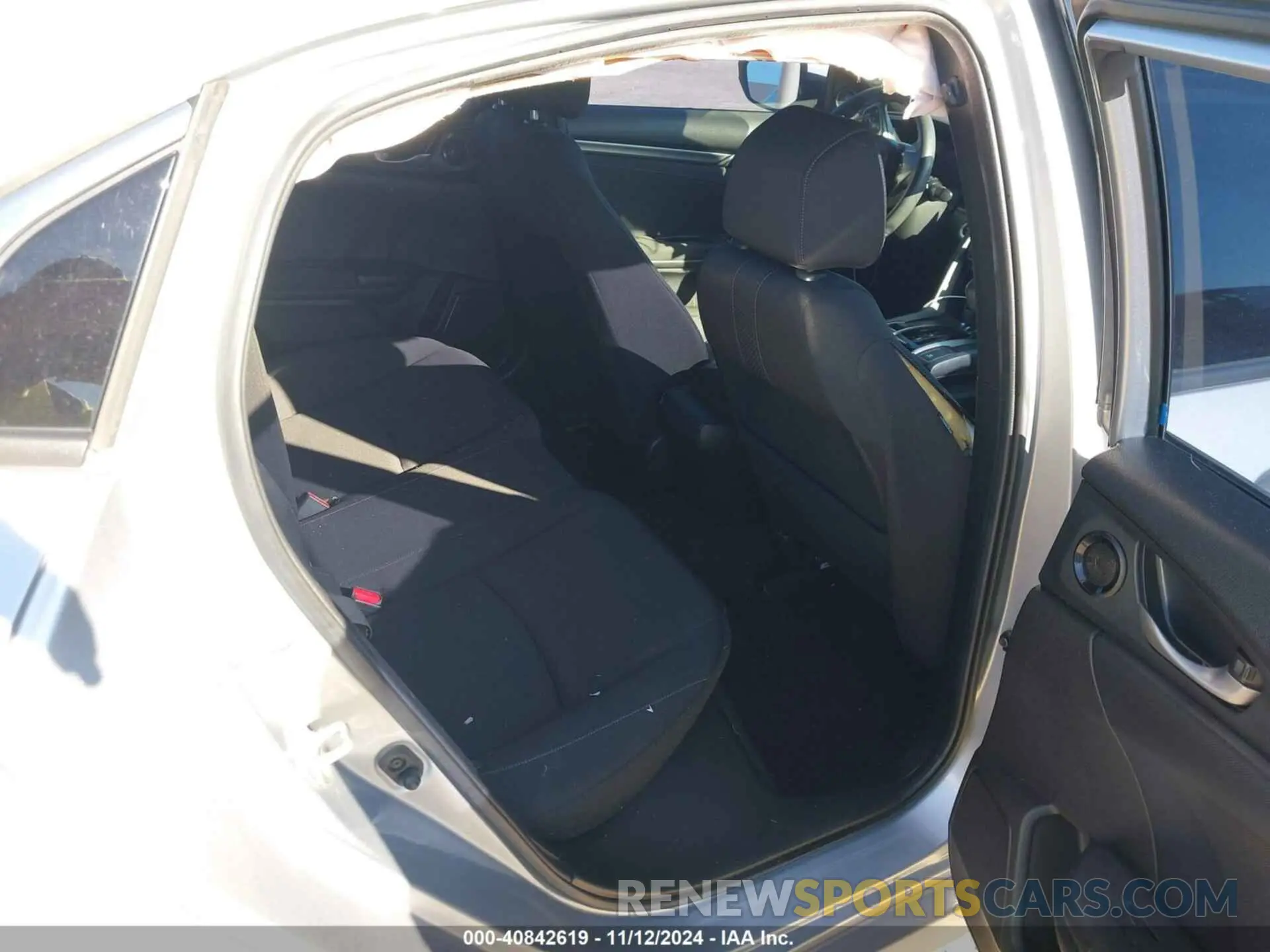8 Photograph of a damaged car SHHFK7H69KU206992 HONDA CIVIC 2019