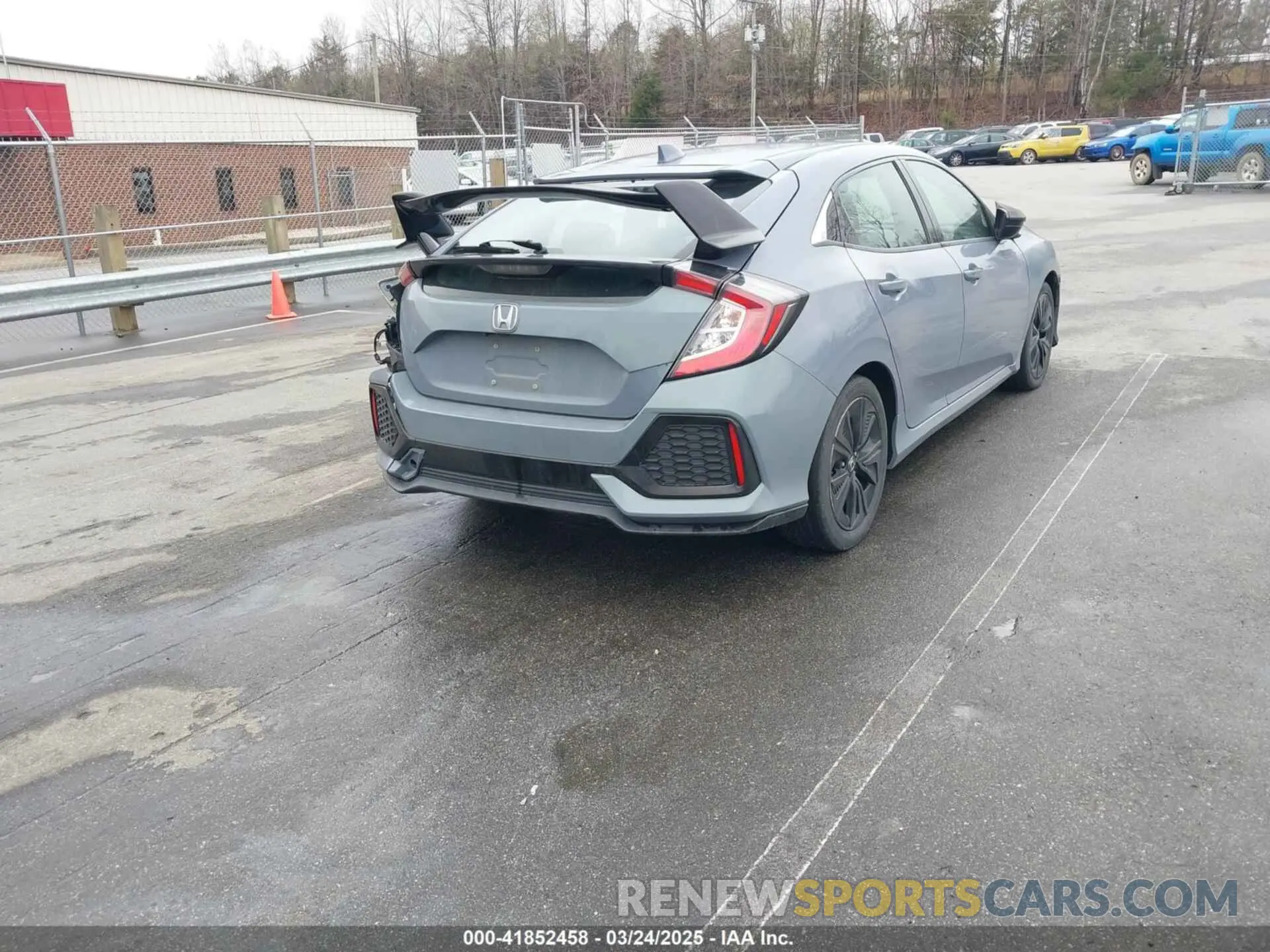 4 Photograph of a damaged car SHHFK7H69KU220049 HONDA CIVIC 2019