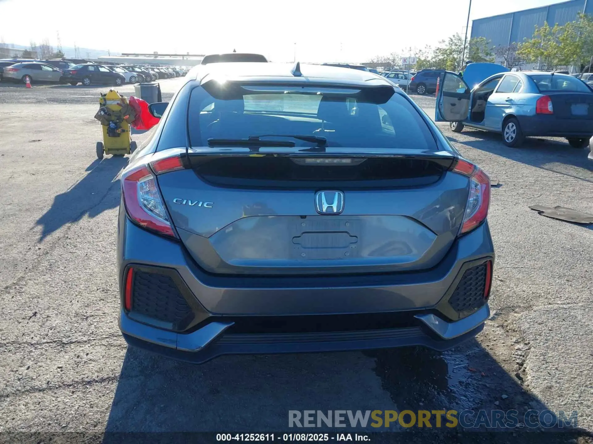 17 Photograph of a damaged car SHHFK7H69KU401748 HONDA CIVIC 2019