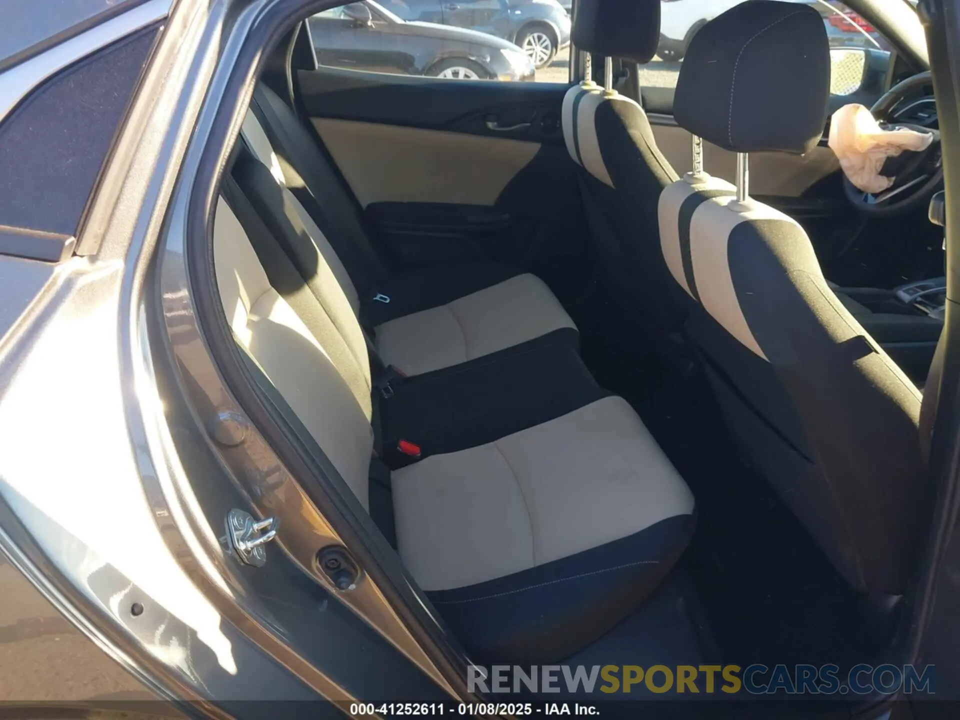 8 Photograph of a damaged car SHHFK7H69KU401748 HONDA CIVIC 2019