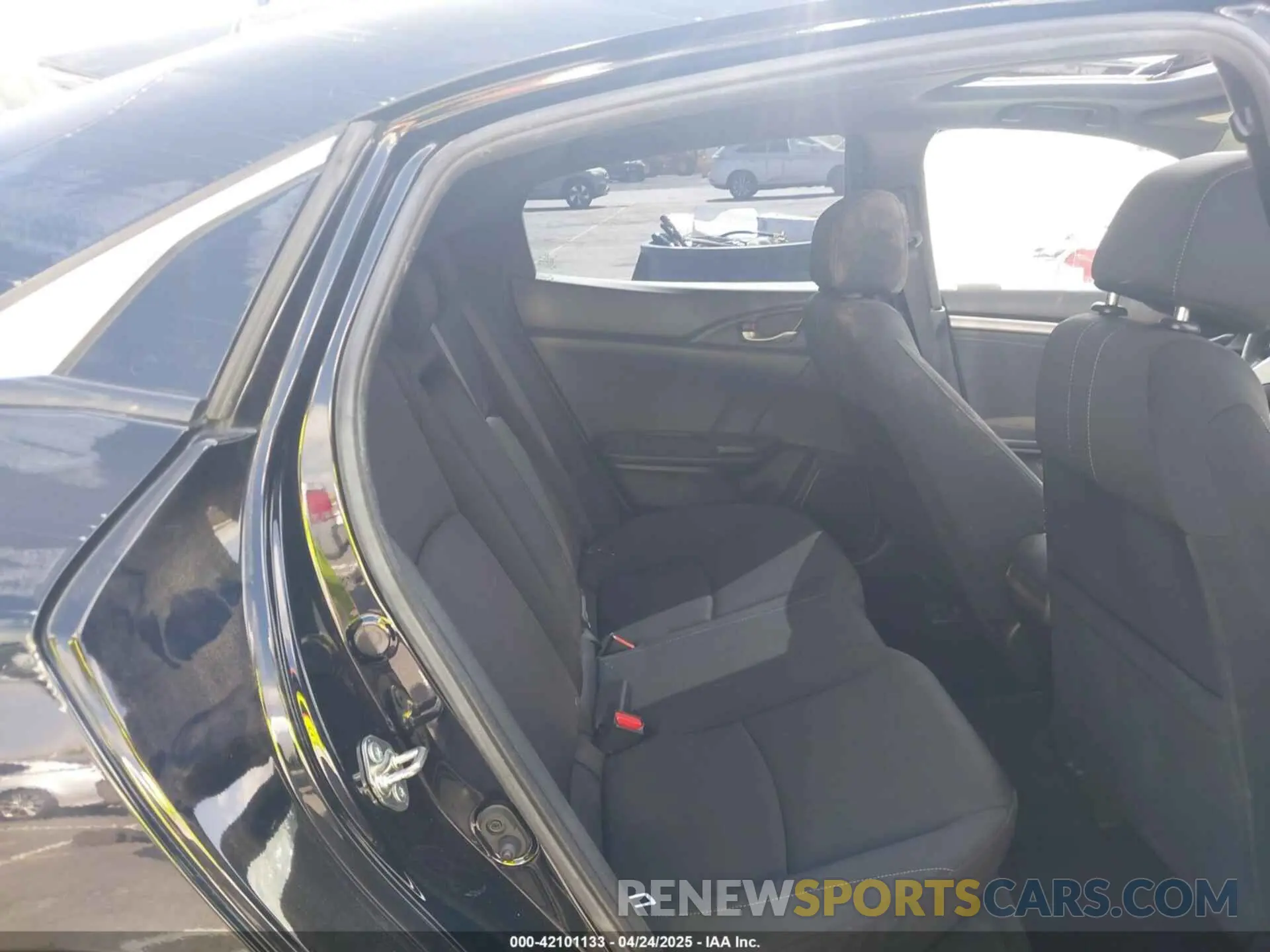8 Photograph of a damaged car SHHFK7H69KU418078 HONDA CIVIC 2019