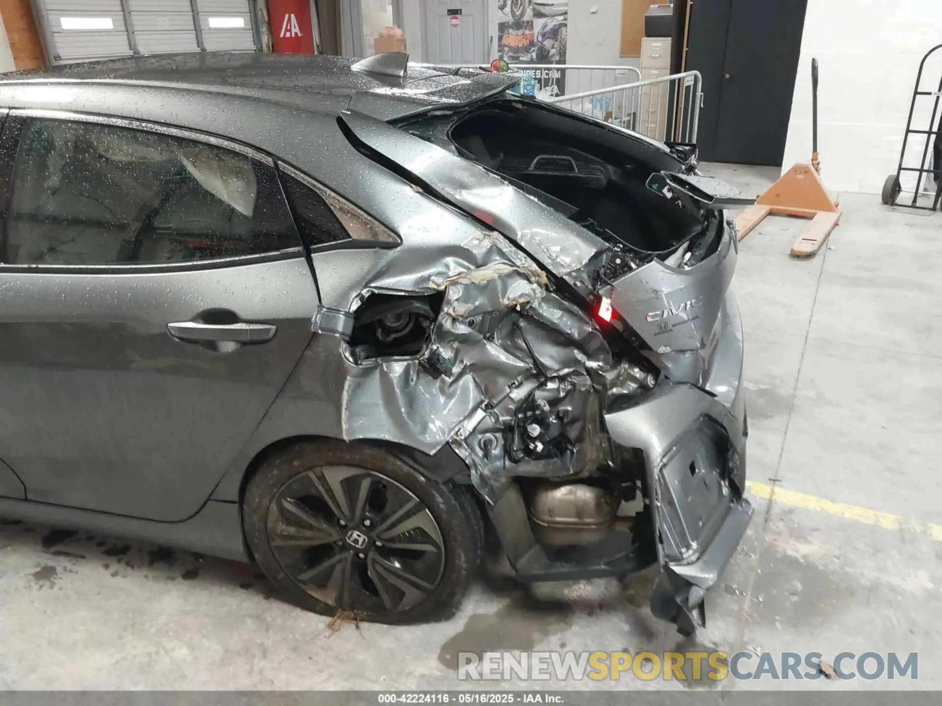 6 Photograph of a damaged car SHHFK7H6XKU201672 HONDA CIVIC 2019