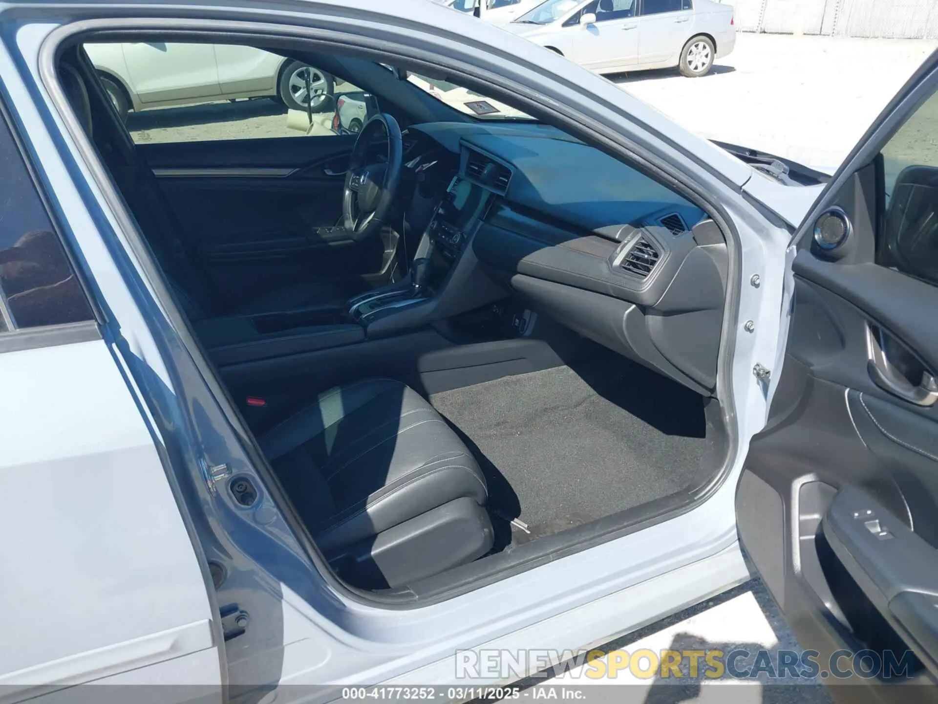 5 Photograph of a damaged car SHHFK7H88KU411608 HONDA CIVIC 2019