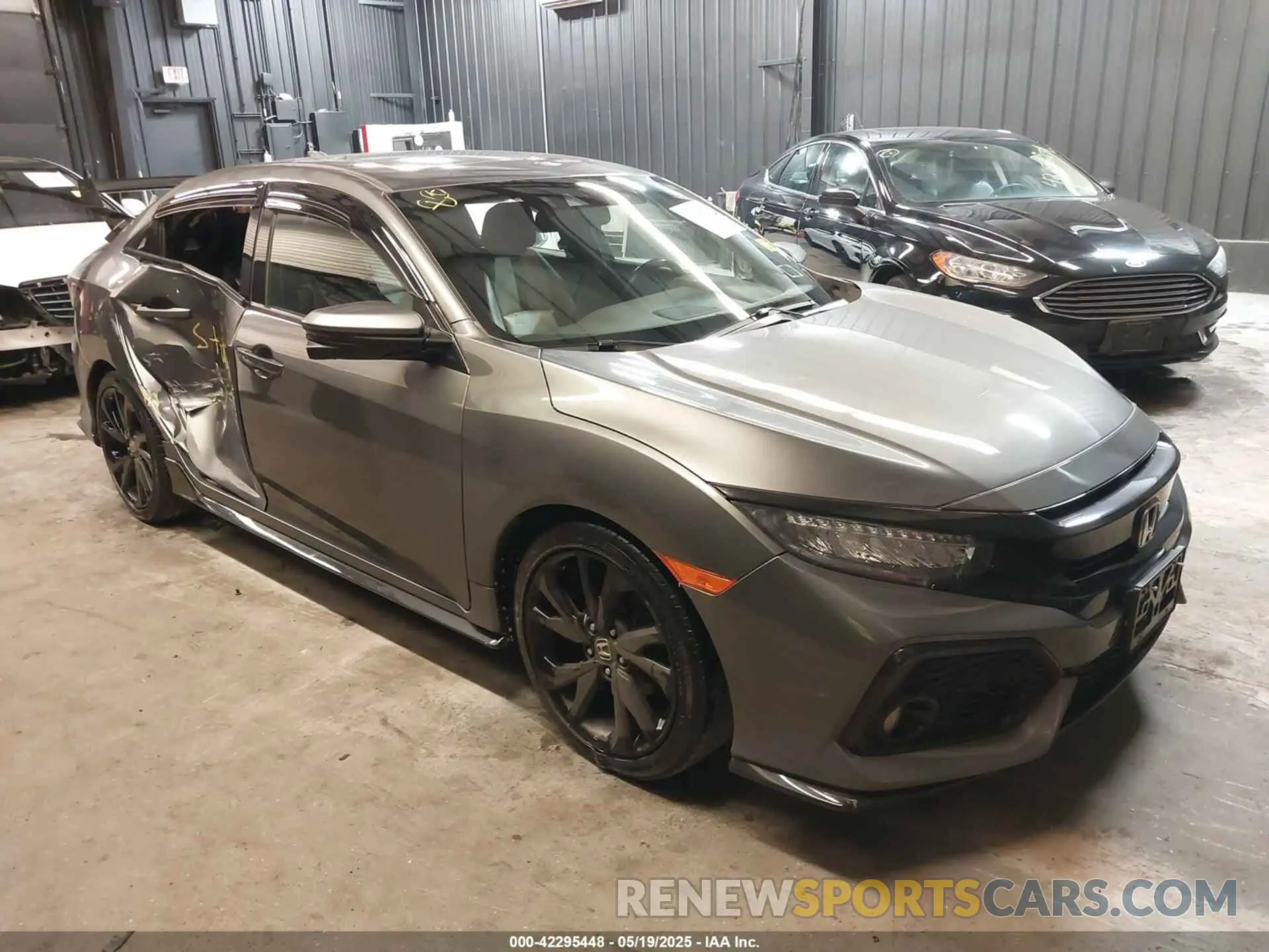 1 Photograph of a damaged car SHHFK7H94KU400341 HONDA CIVIC 2019