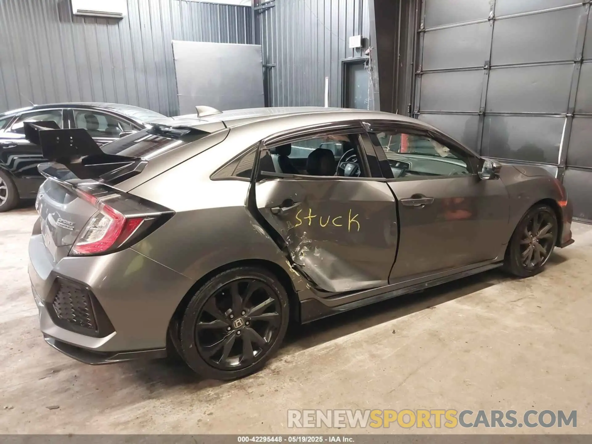 6 Photograph of a damaged car SHHFK7H94KU400341 HONDA CIVIC 2019