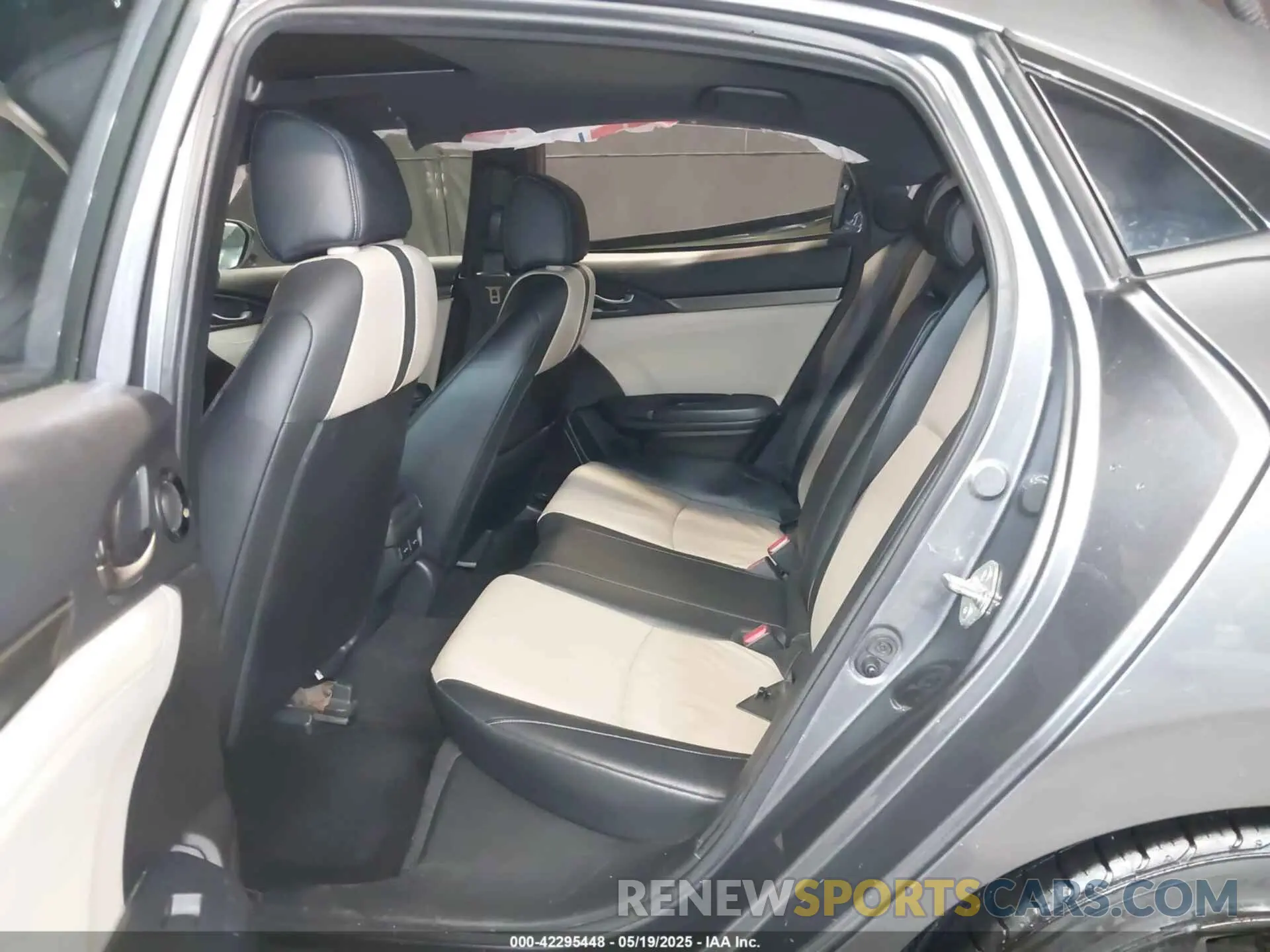 8 Photograph of a damaged car SHHFK7H94KU400341 HONDA CIVIC 2019