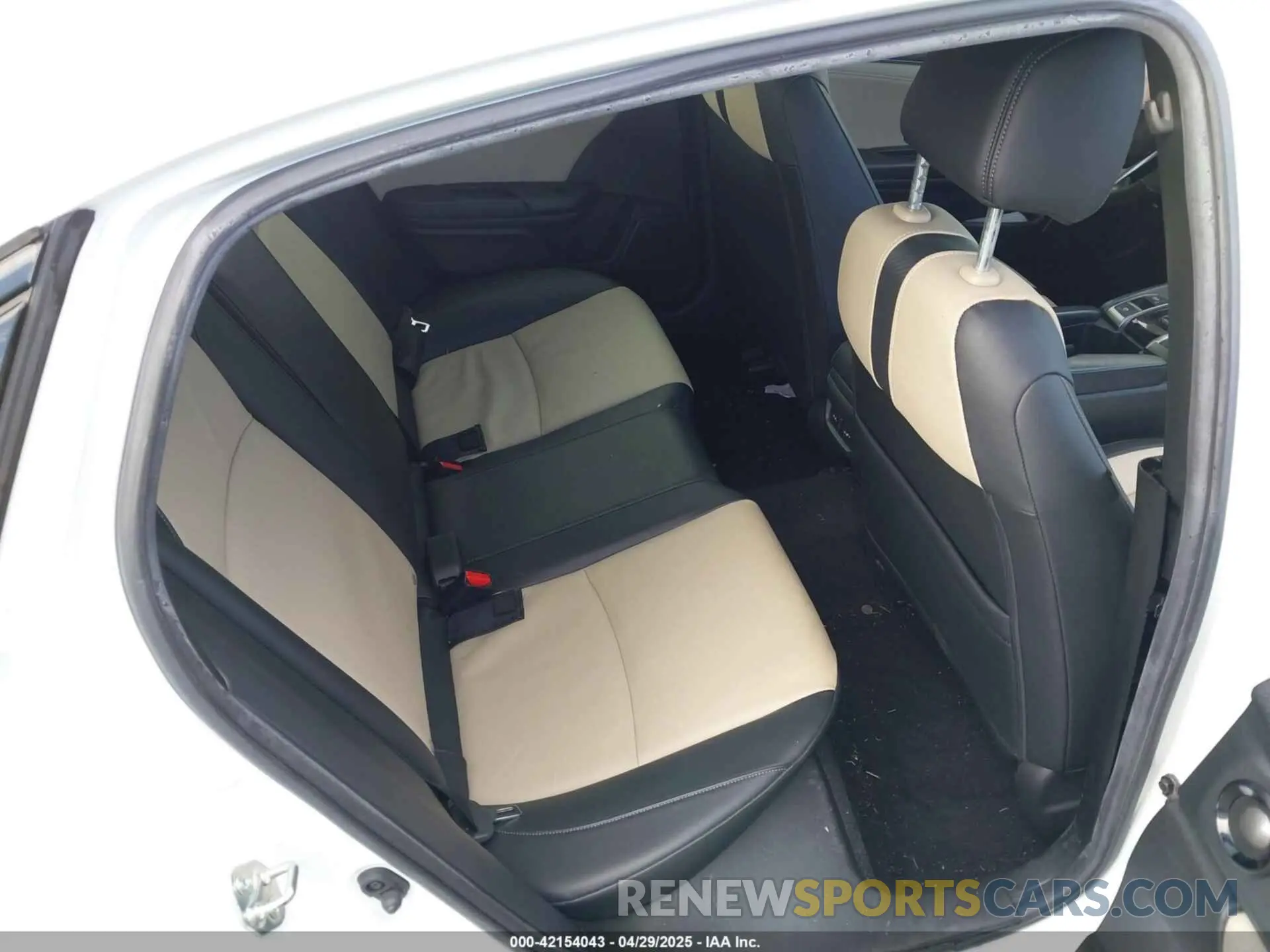8 Photograph of a damaged car SHHFK7H94KU415678 HONDA CIVIC 2019