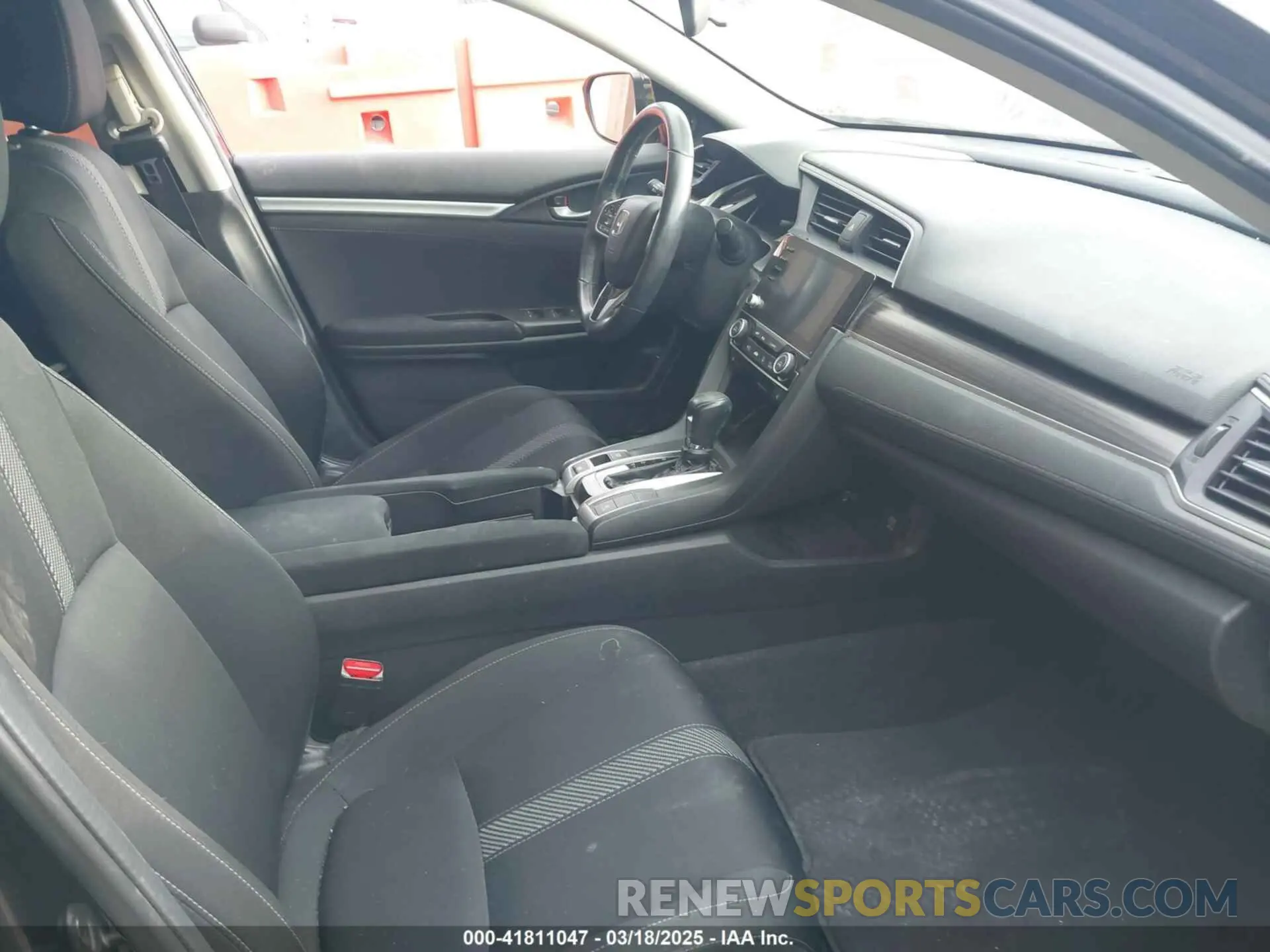 5 Photograph of a damaged car 19XFC1F30LE016736 HONDA CIVIC 2020