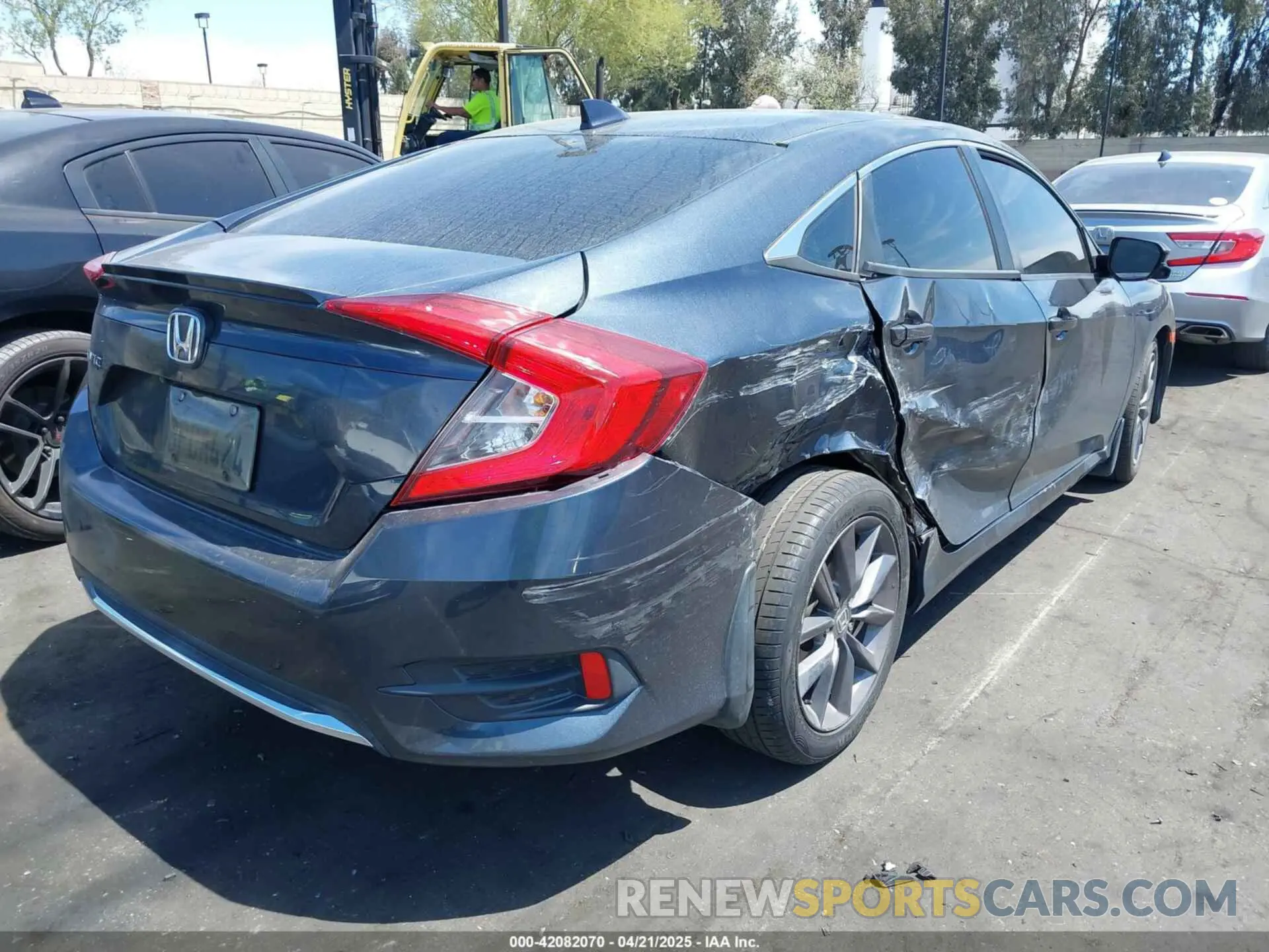 4 Photograph of a damaged car 19XFC1F31LE200275 HONDA CIVIC 2020