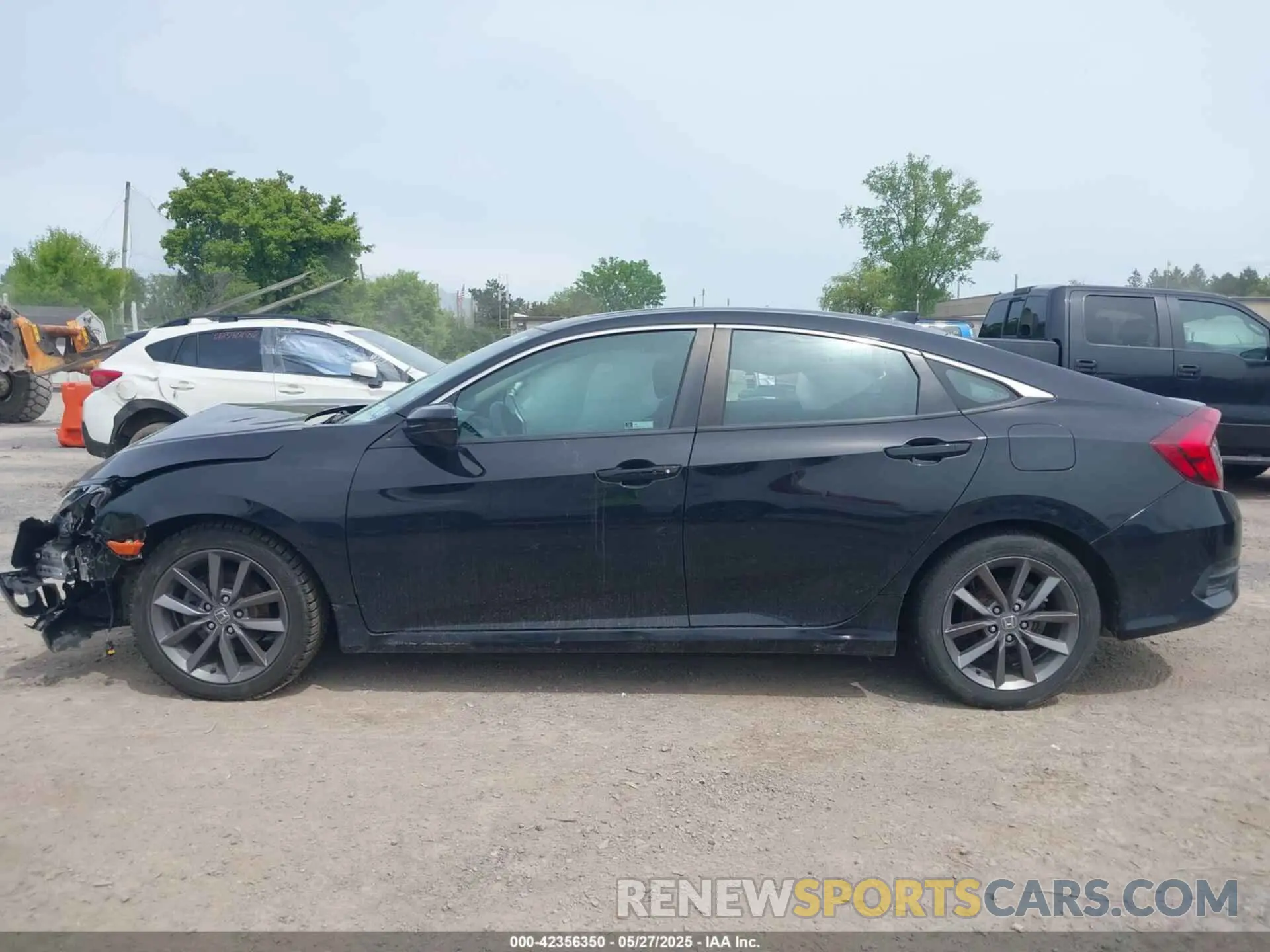 13 Photograph of a damaged car 19XFC1F31LE215911 HONDA CIVIC 2020