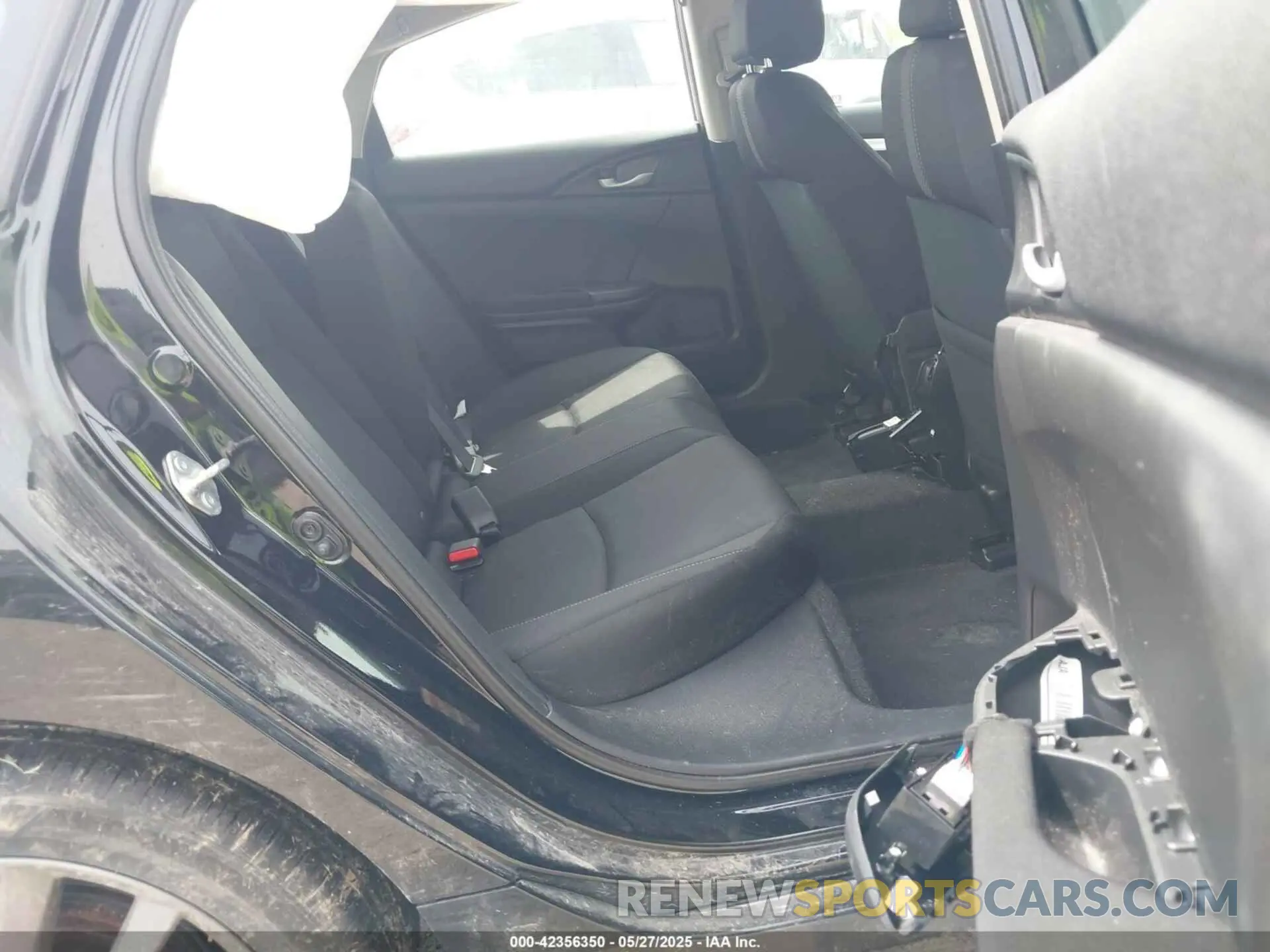 8 Photograph of a damaged car 19XFC1F31LE215911 HONDA CIVIC 2020