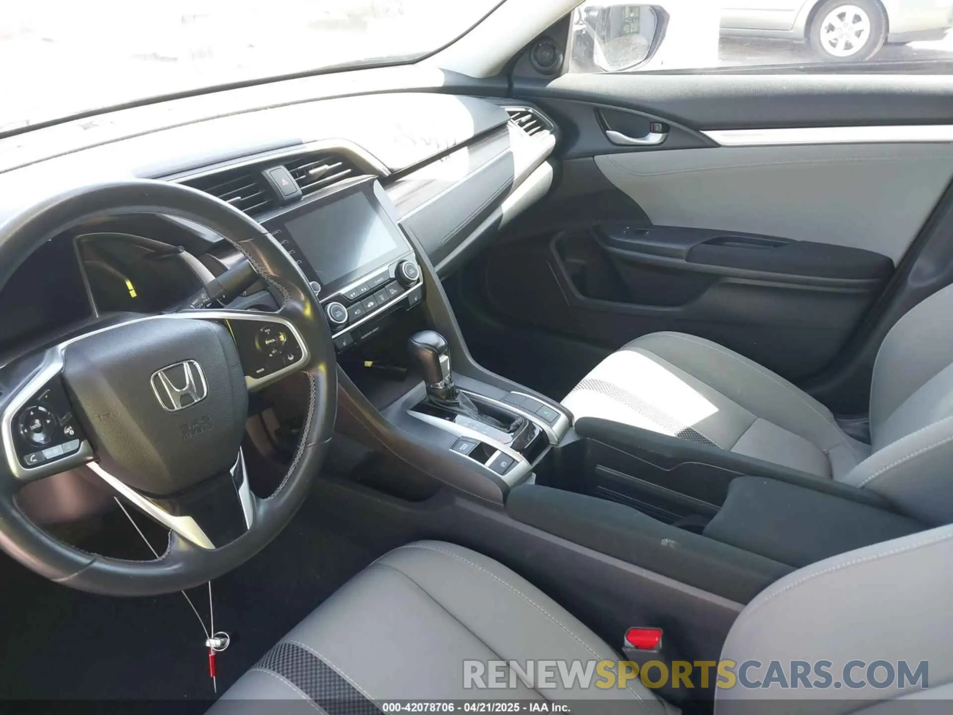5 Photograph of a damaged car 19XFC1F31LE217786 HONDA CIVIC 2020