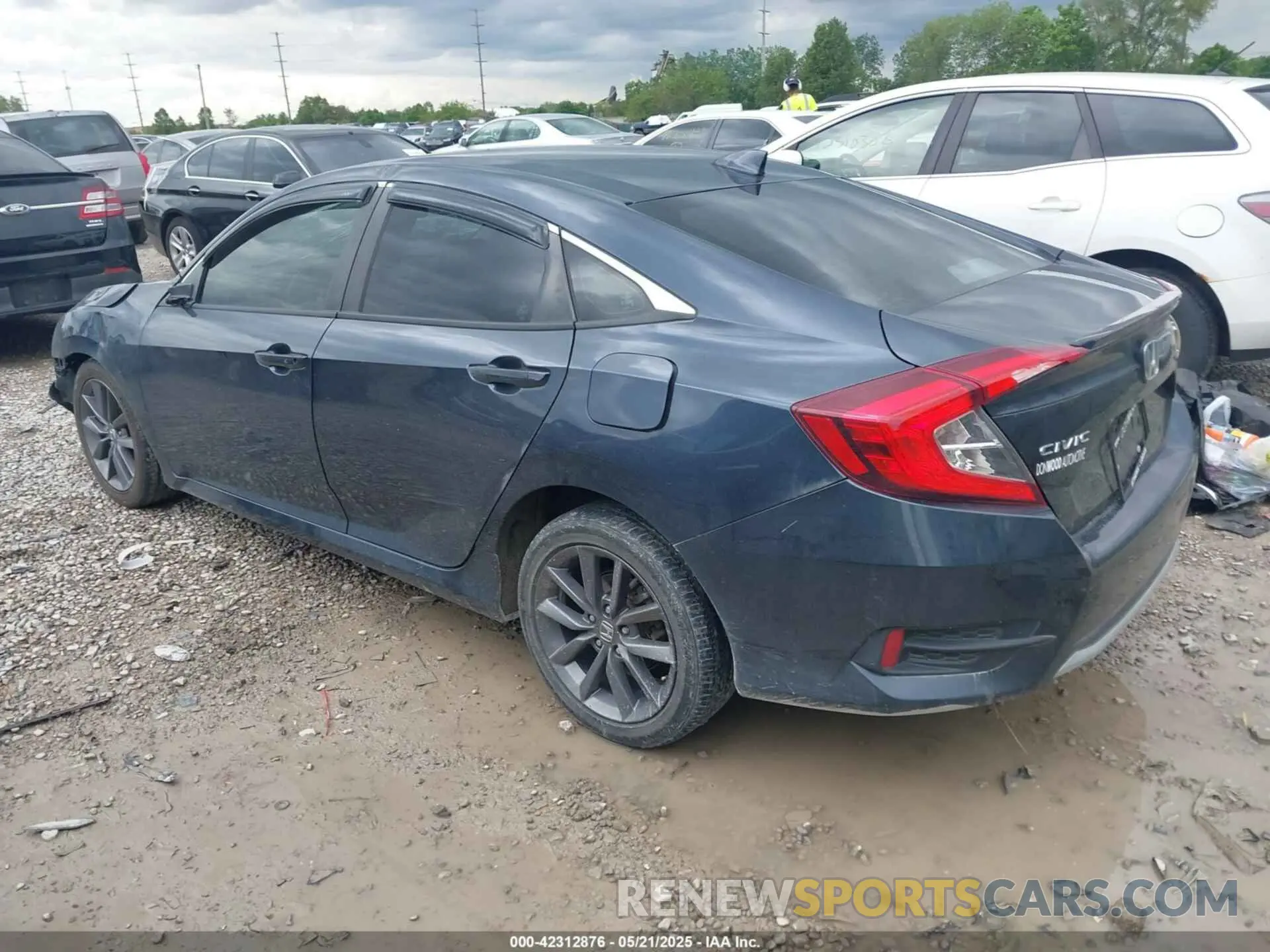 3 Photograph of a damaged car 19XFC1F32LE013448 HONDA CIVIC 2020