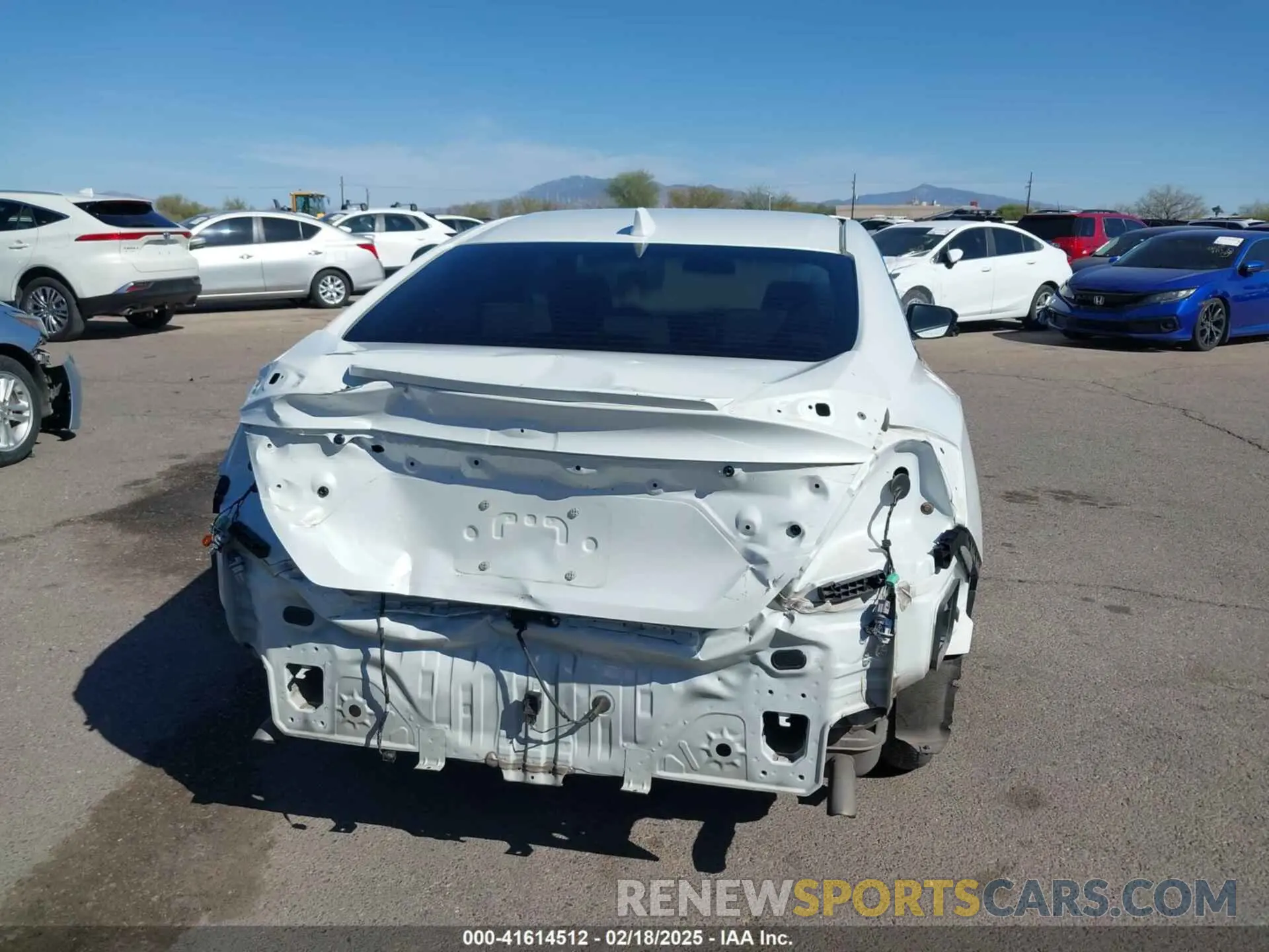 17 Photograph of a damaged car 19XFC1F32LE013823 HONDA CIVIC 2020