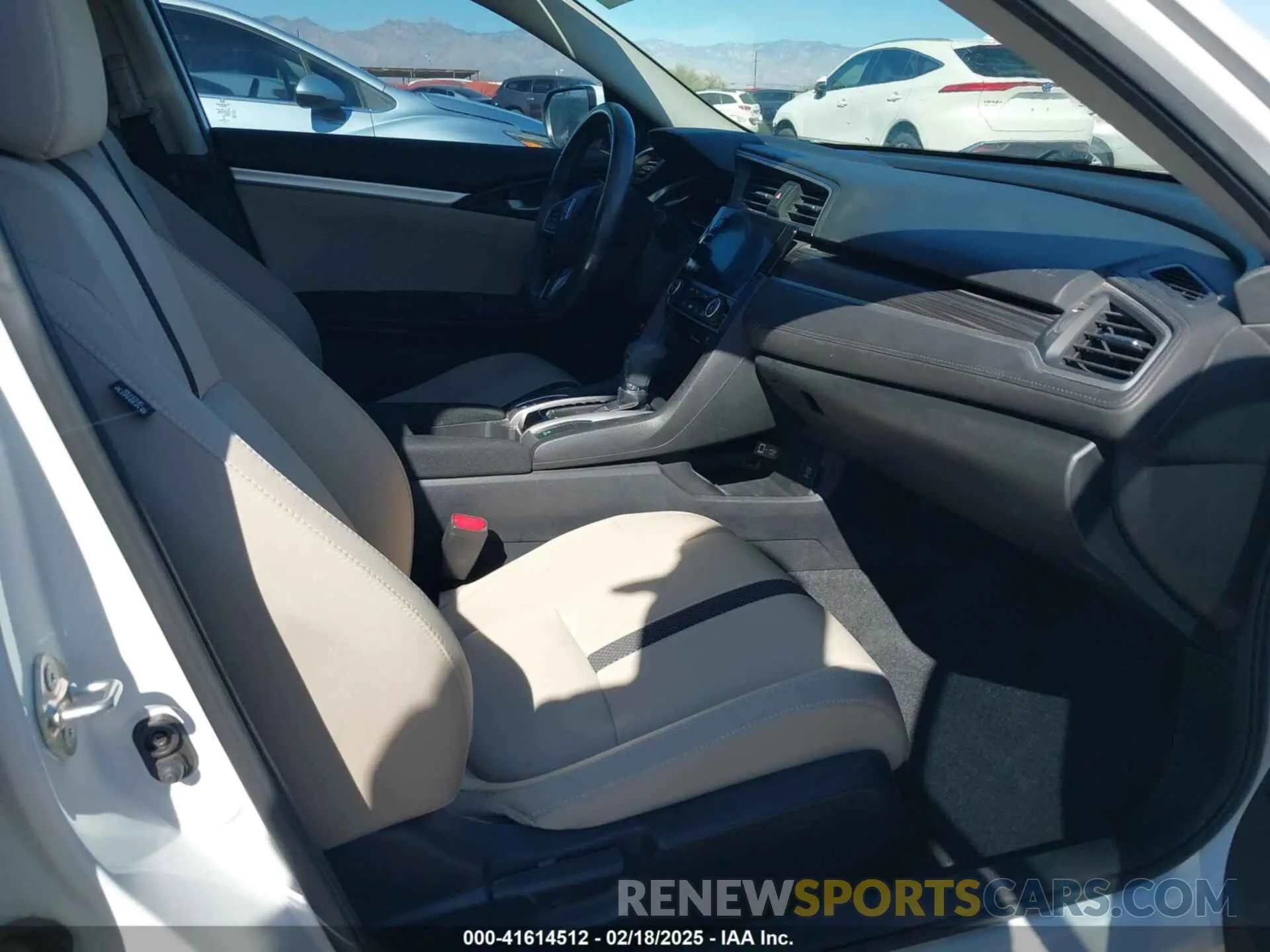 5 Photograph of a damaged car 19XFC1F32LE013823 HONDA CIVIC 2020