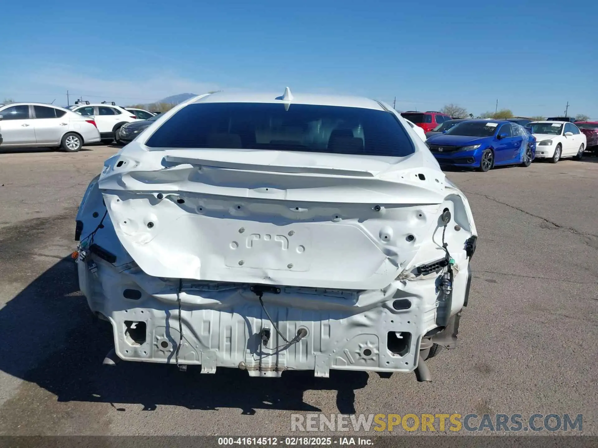 6 Photograph of a damaged car 19XFC1F32LE013823 HONDA CIVIC 2020