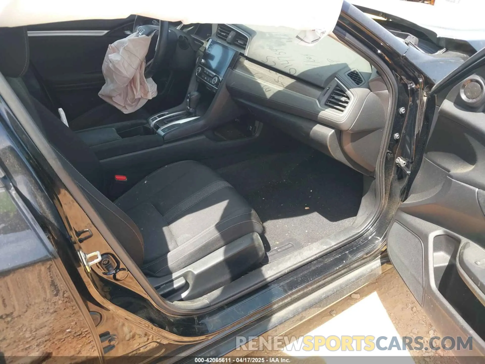 5 Photograph of a damaged car 19XFC1F32LE014759 HONDA CIVIC 2020